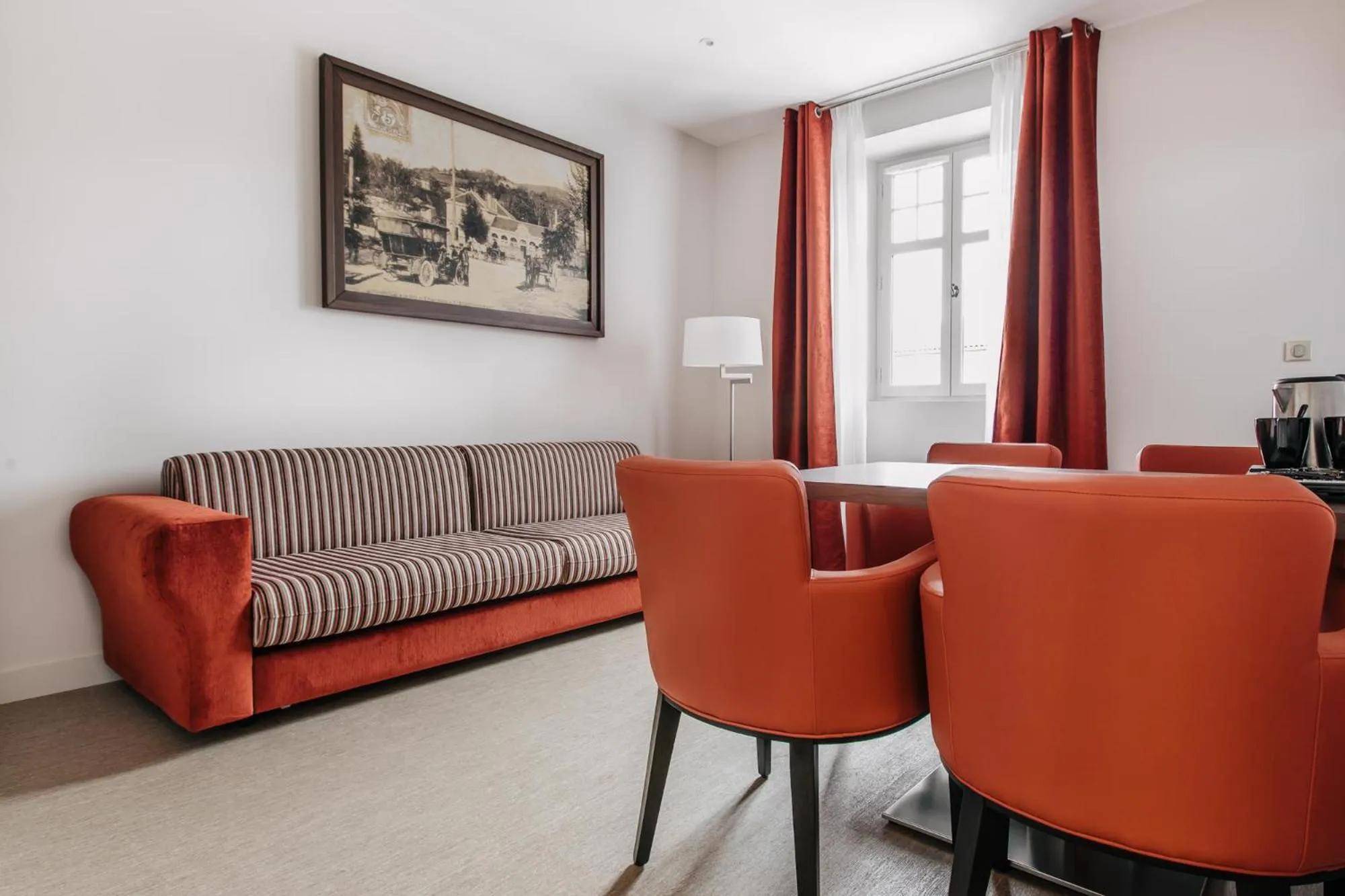 Day in Hotel-Café du Trinquet