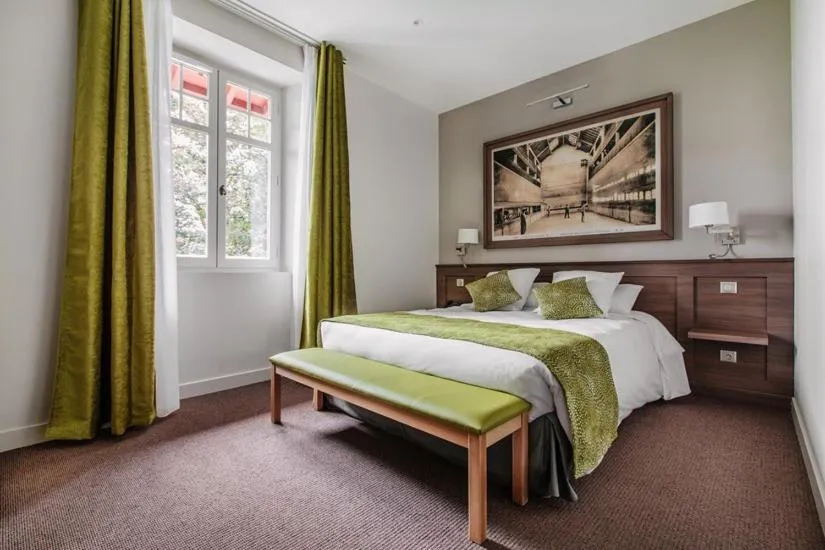 Photo of the whole room, Bed in Hotel-Café du Trinquet