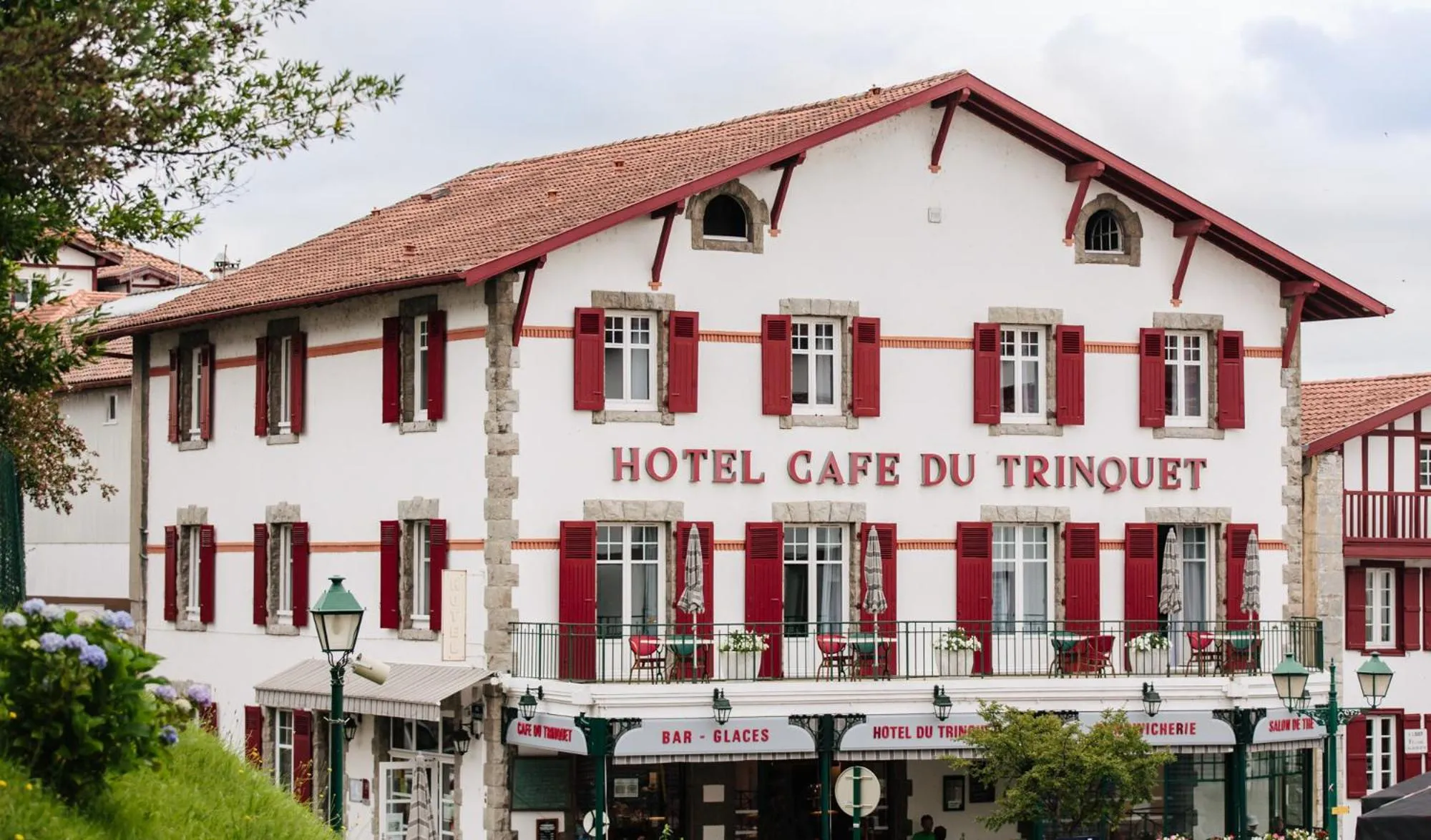 Property building in Hotel-Café du Trinquet