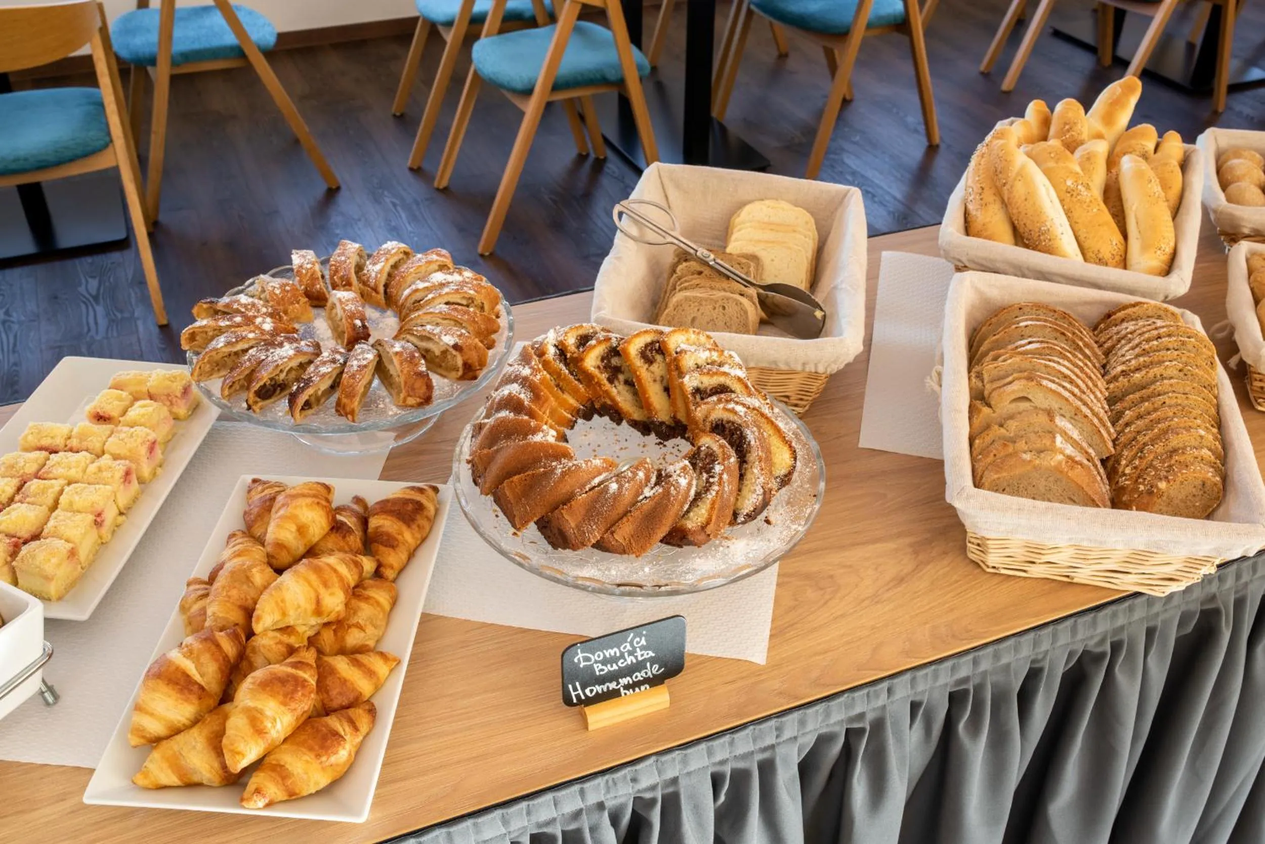 Restaurant/places to eat in Botel Racek