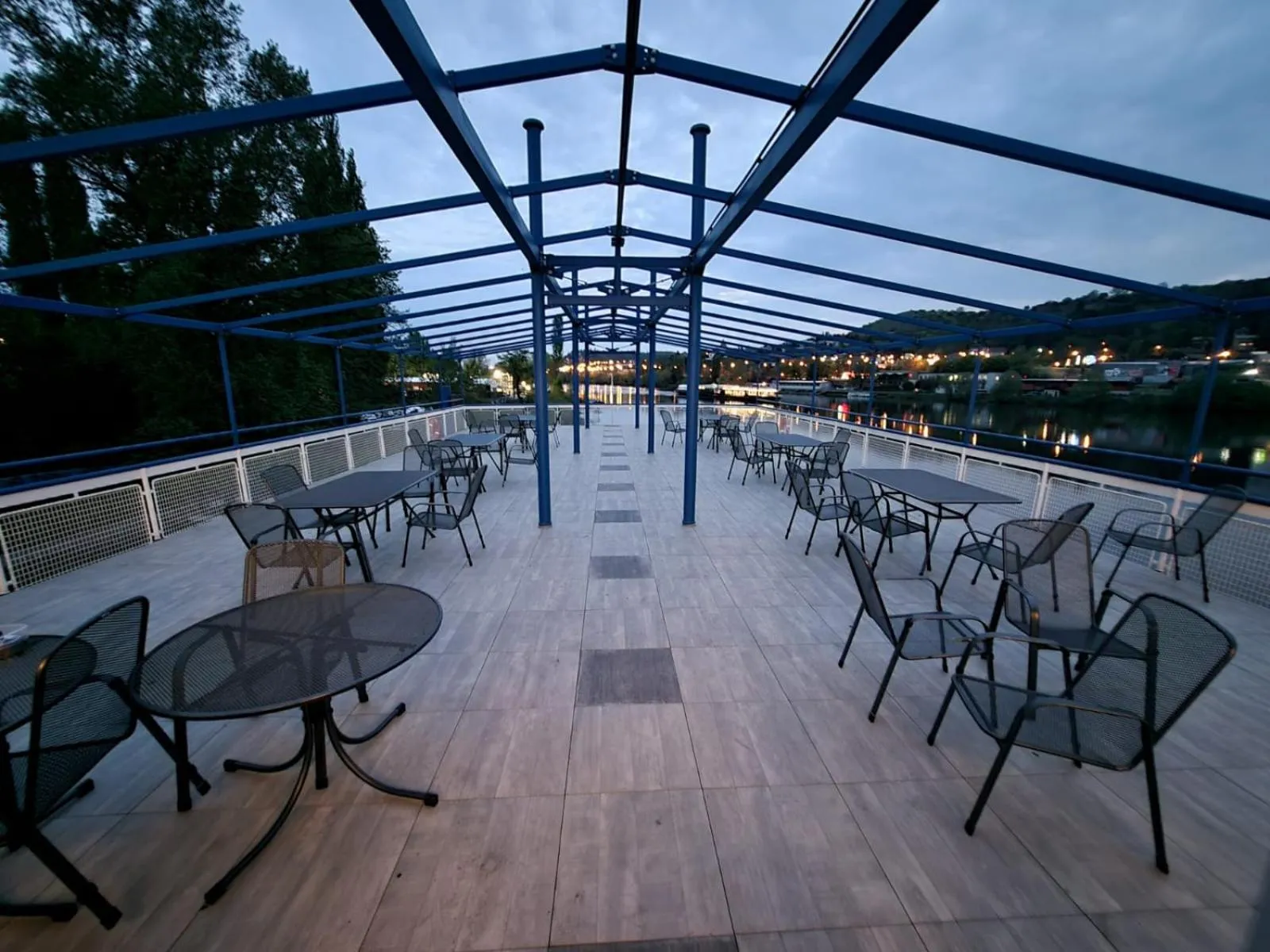 Restaurant/places to eat in Botel Racek