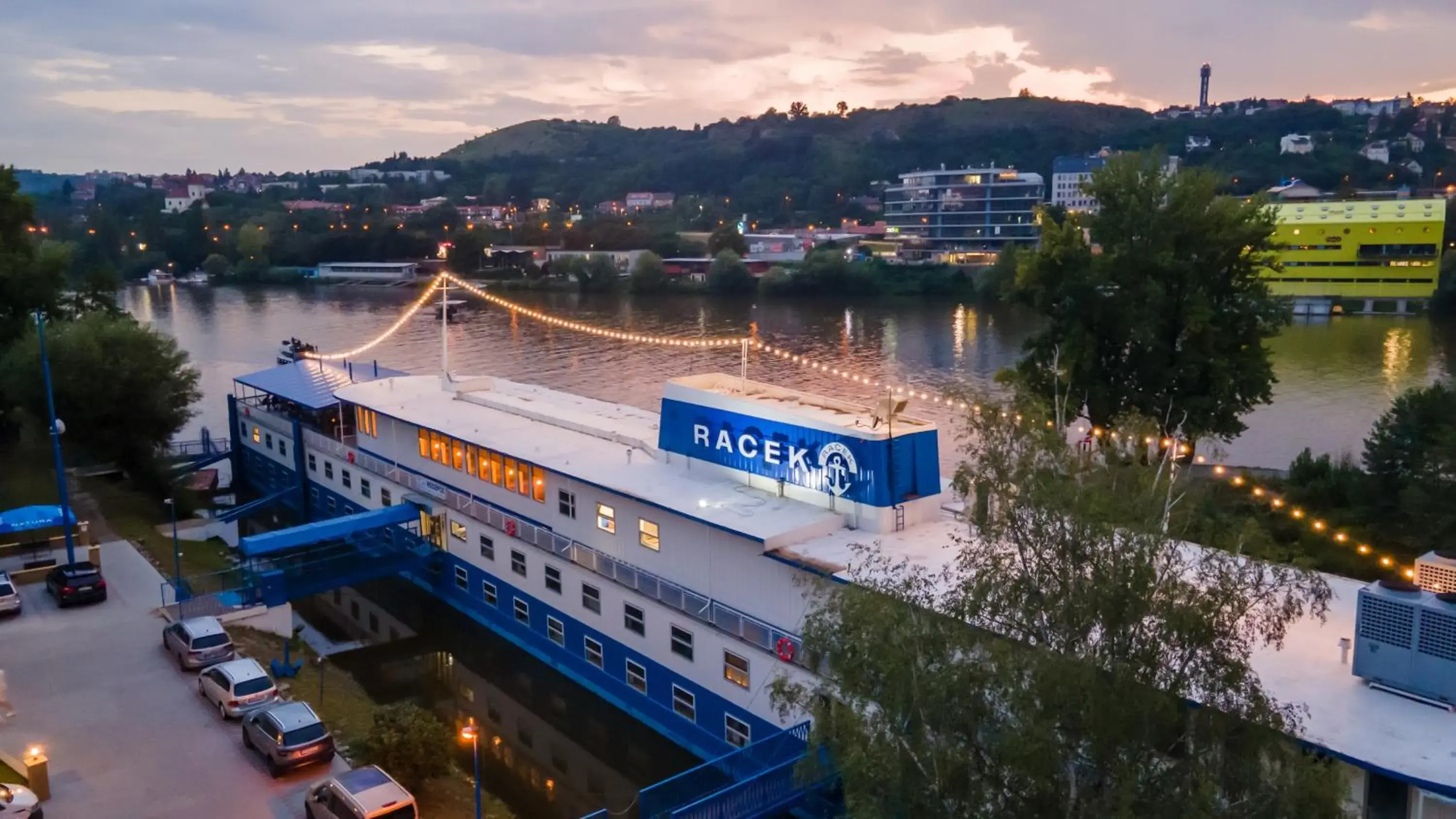 Property building in Botel Racek Property building in Botel Racek