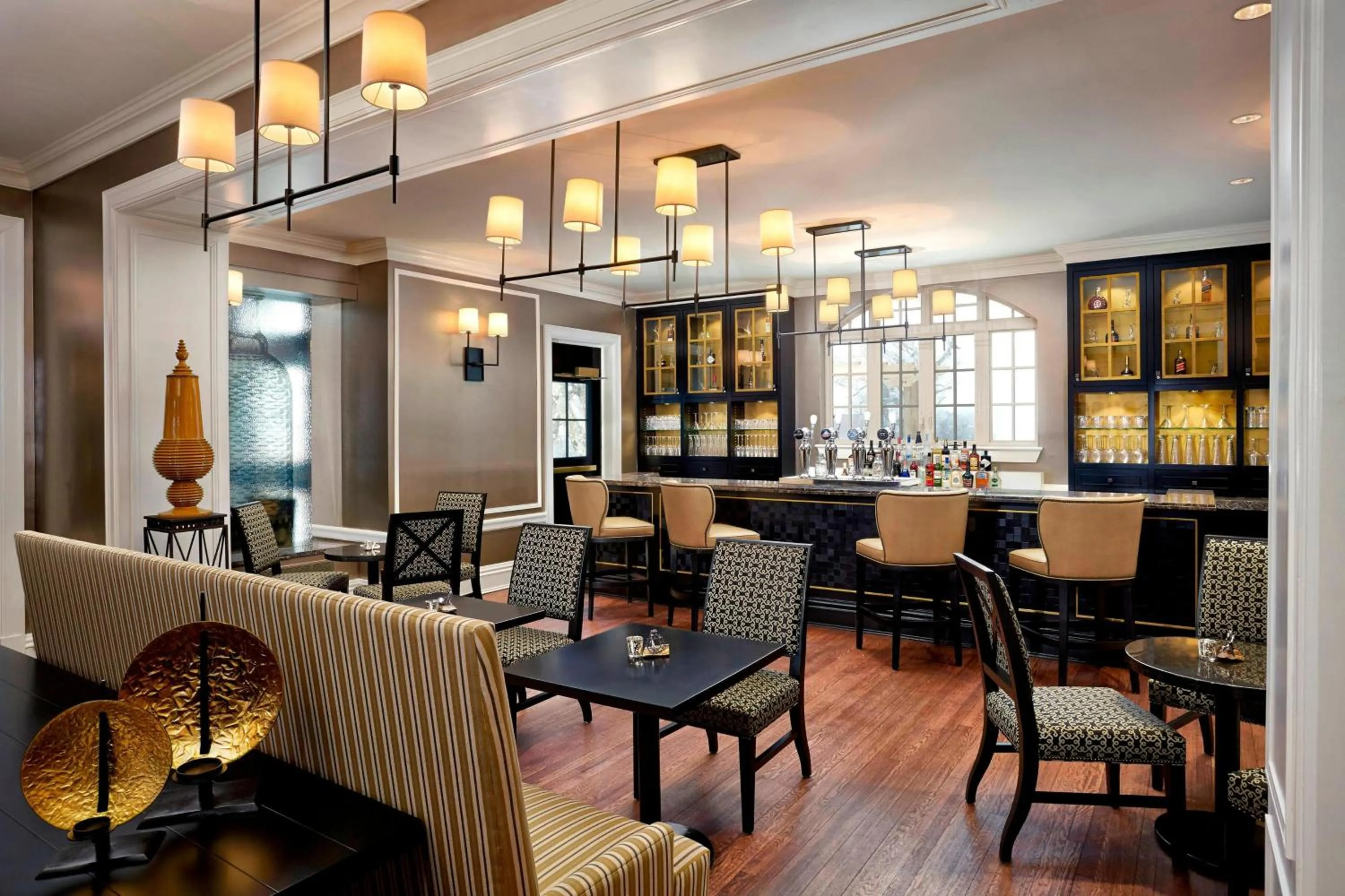 Lounge or bar in The Algonquin Resort St. Andrews by-the-Sea, Autograph Collection