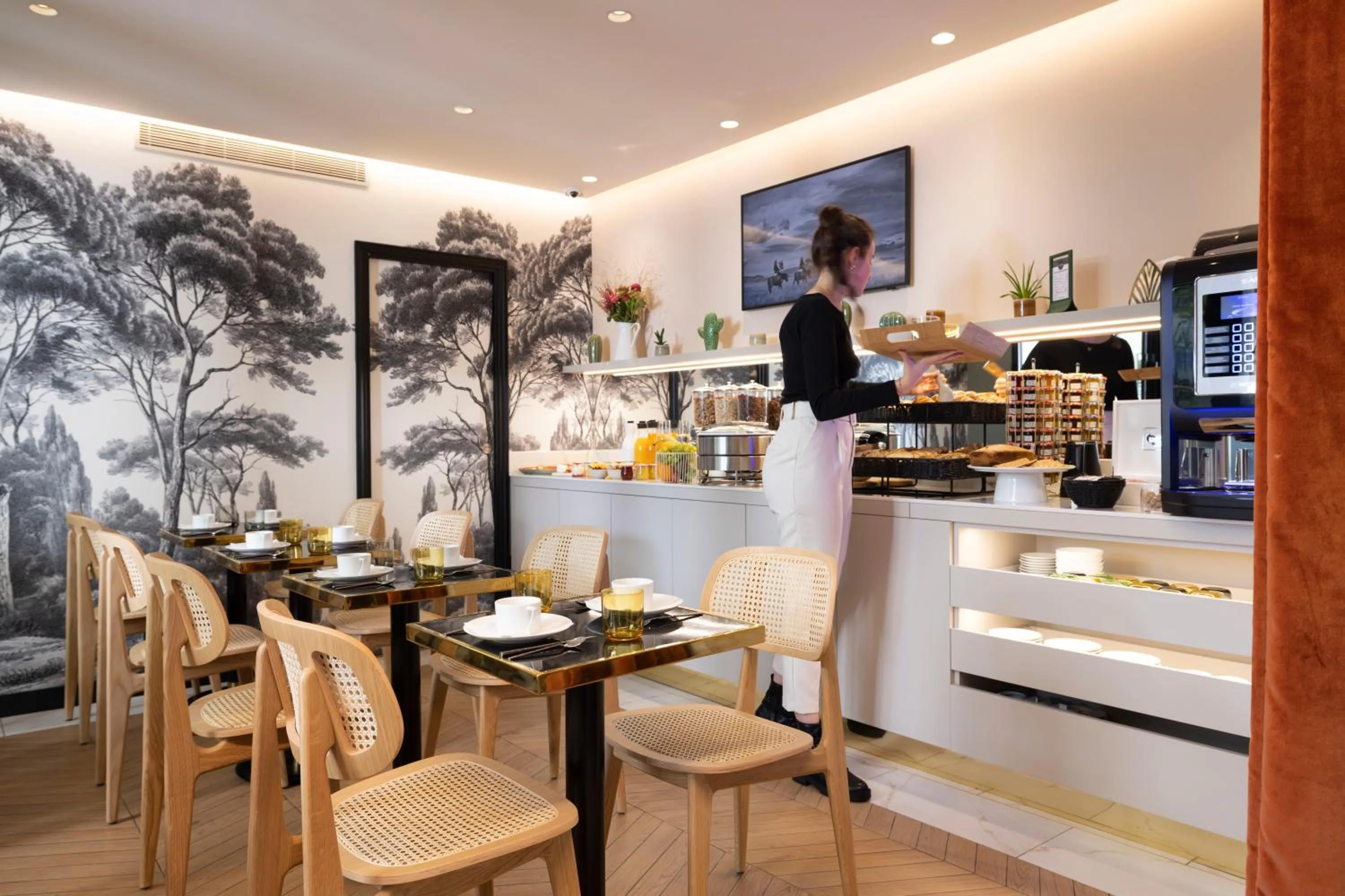 Buffet breakfast in Hôtel La Canopée