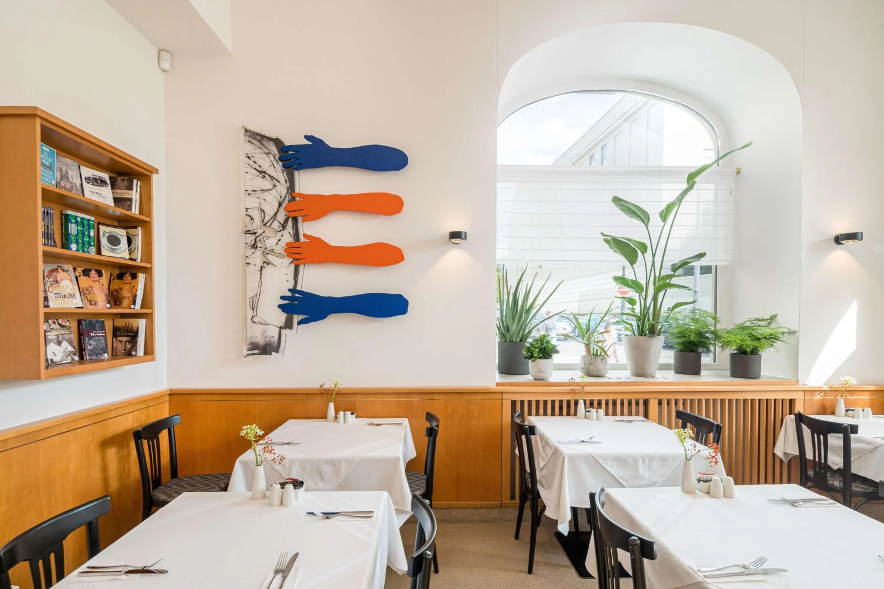 Restaurant/places to eat in Best Western Hotel Moran