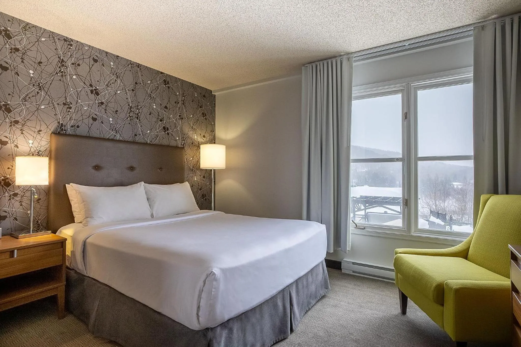 Bedroom, Bed in Hotel Chateau Bromont