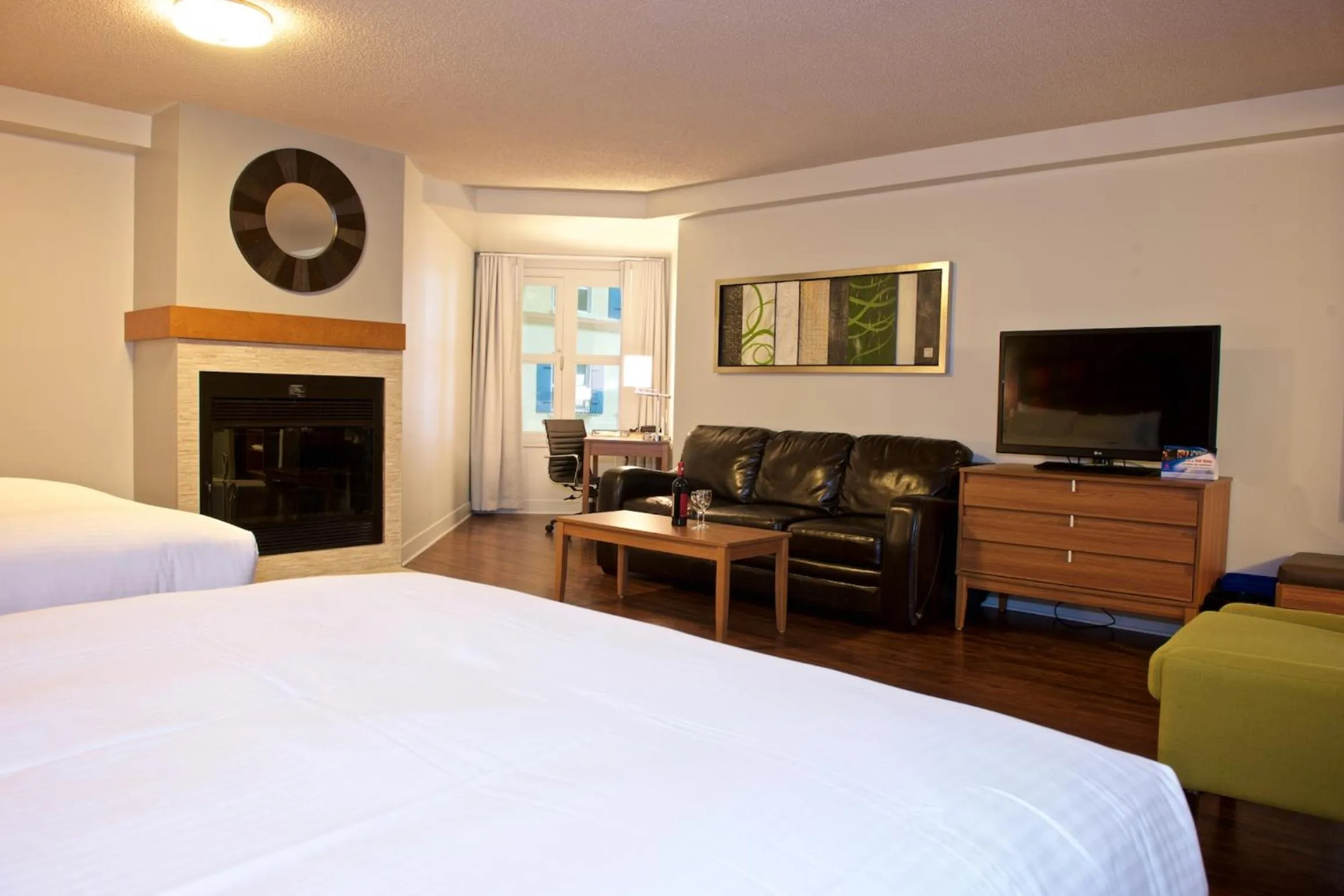 TV and multimedia, Bed in Hotel Chateau Bromont