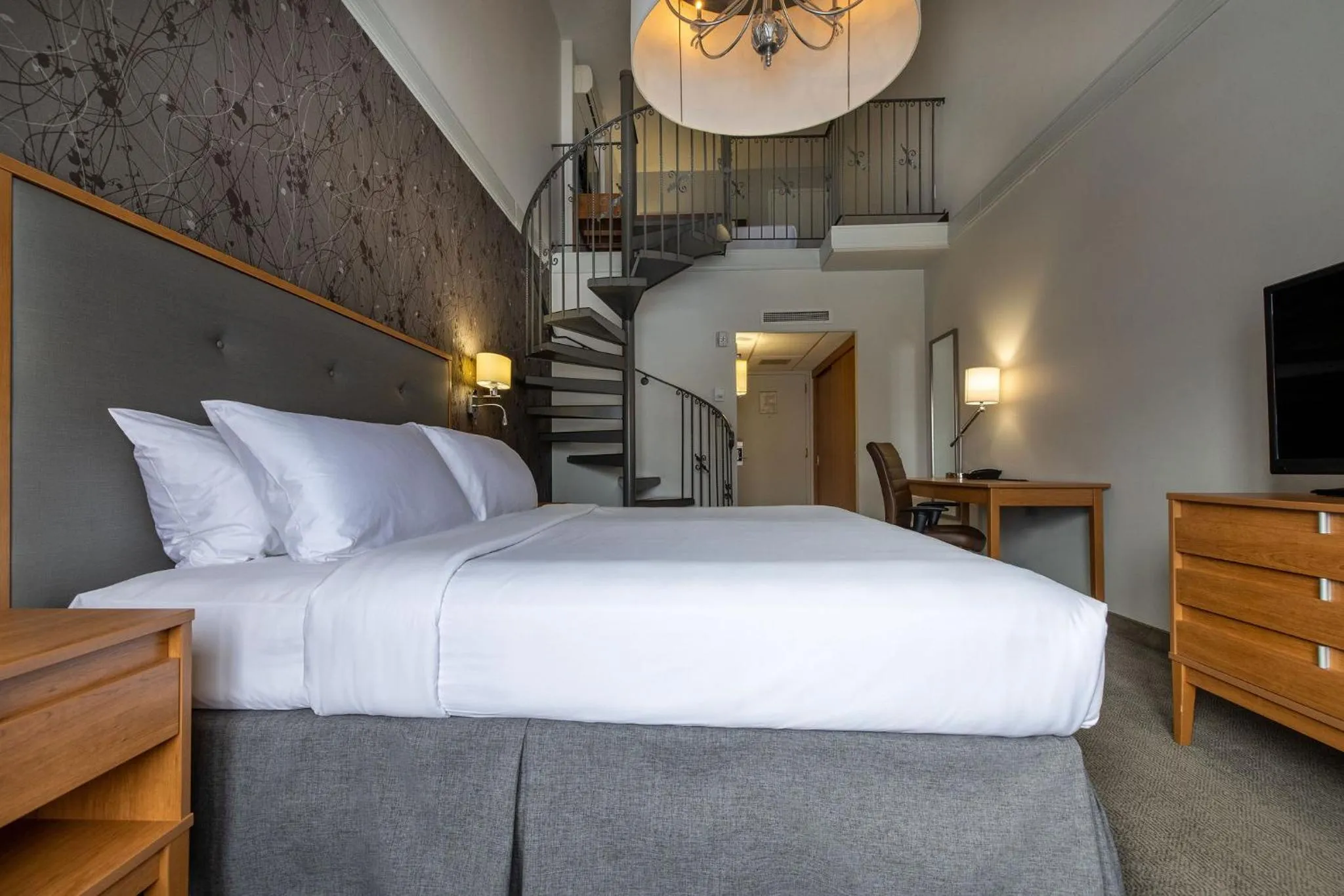 Photo of the whole room, Bed in Hotel Chateau Bromont