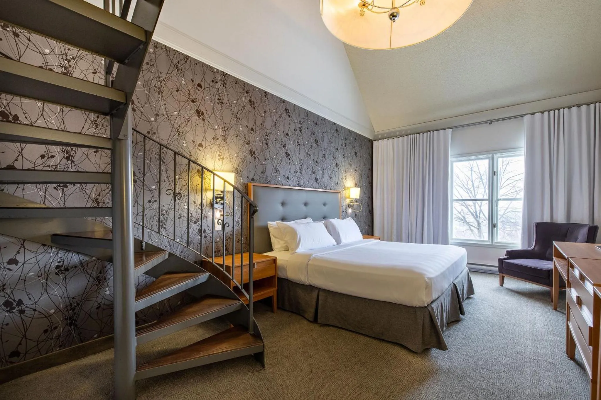 Bedroom, Bed in Hotel Chateau Bromont