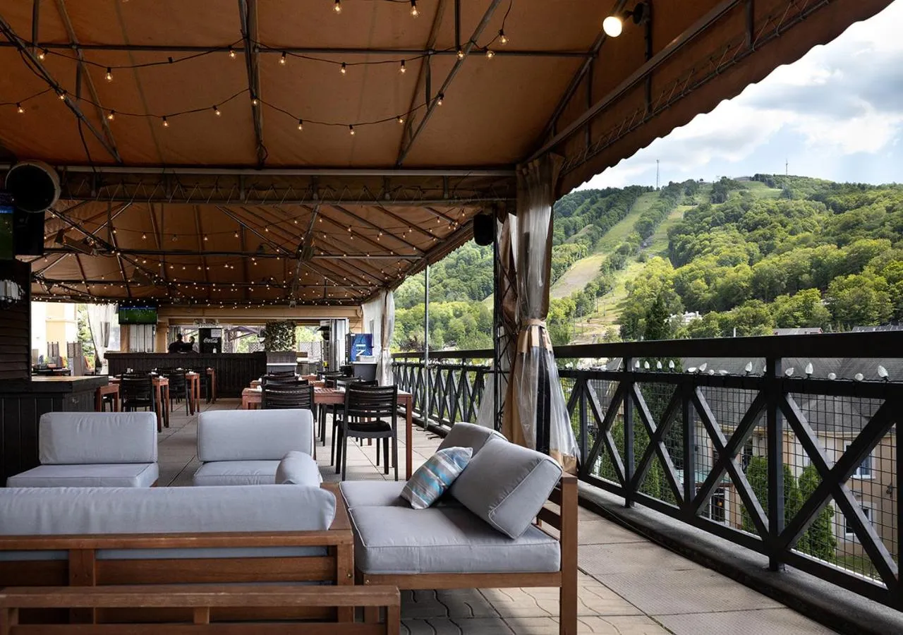 Patio in Hotel Chateau Bromont