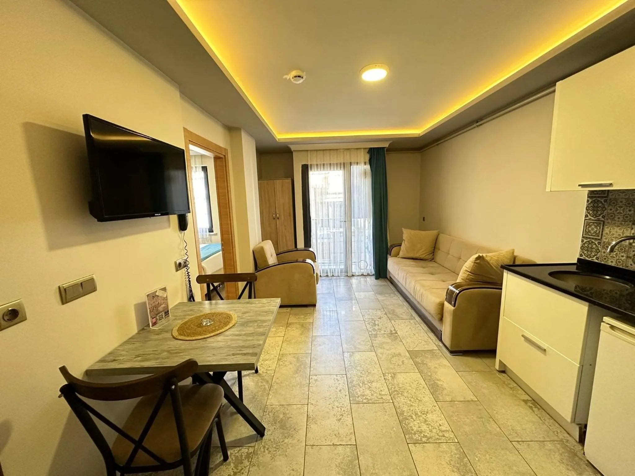 TV and multimedia in Trabzon Gloria Suite Hotel