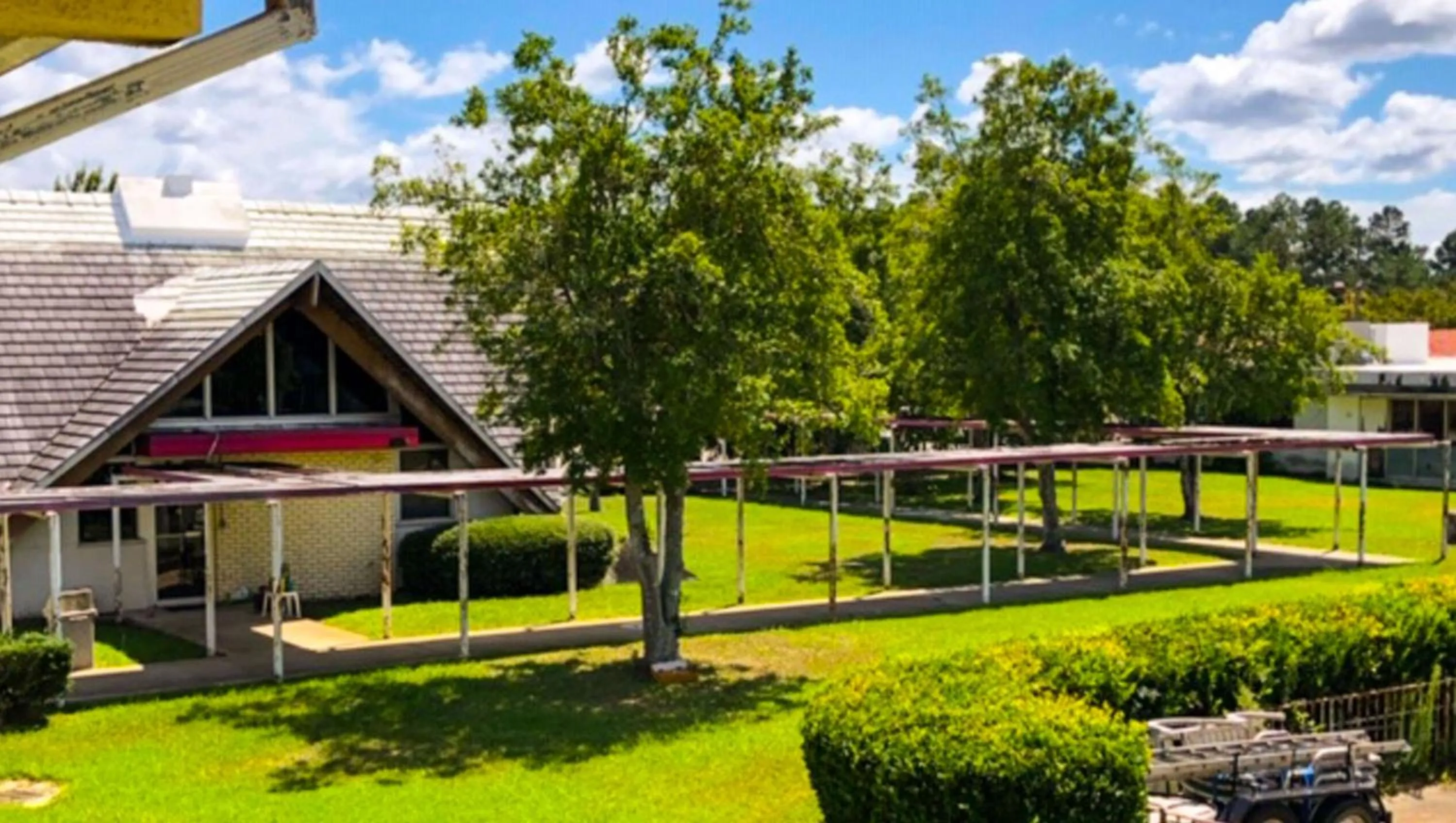 Property building in Sunset Inn Manning