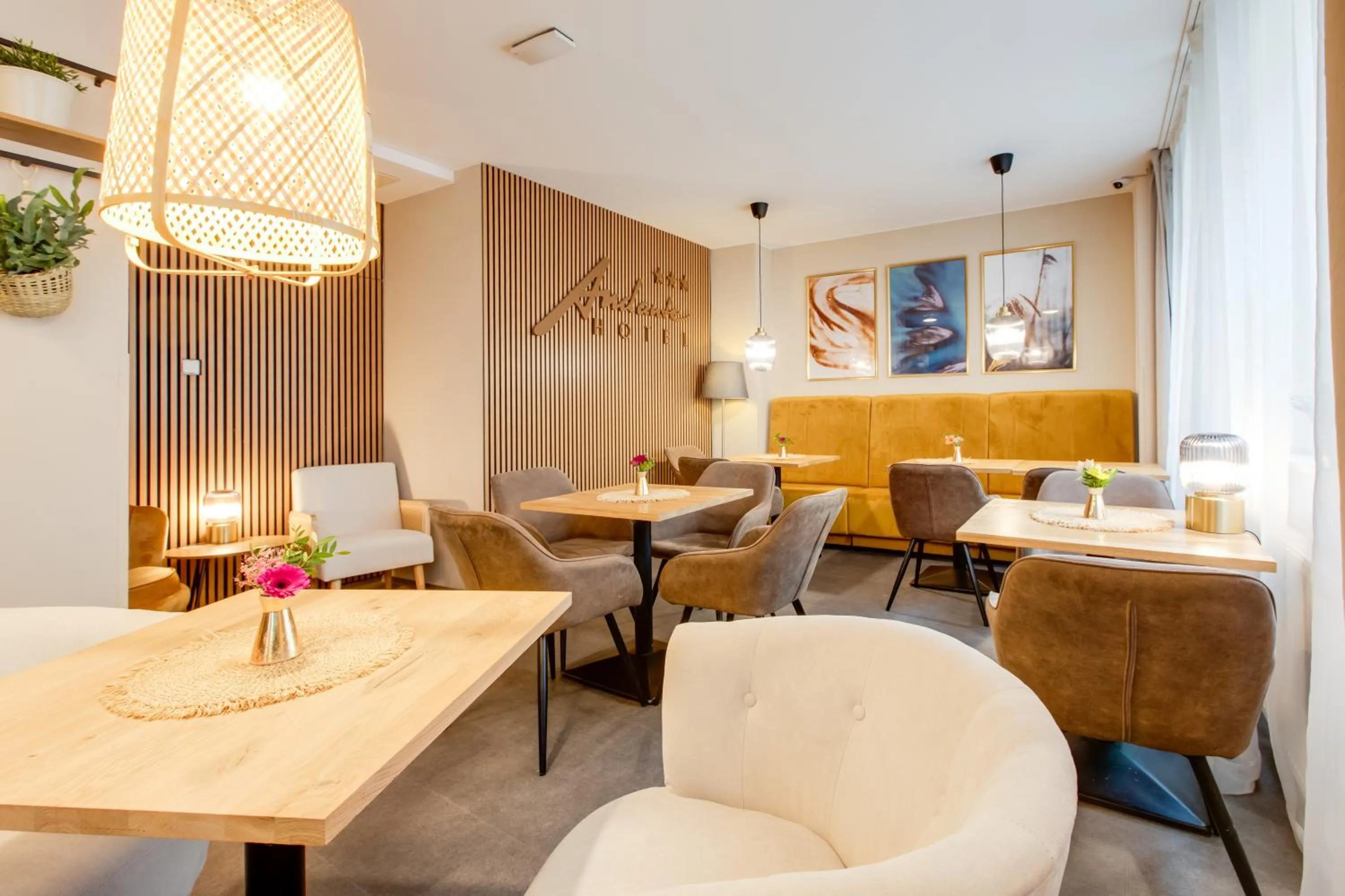 Communal lounge/ TV room in Hotel Andante