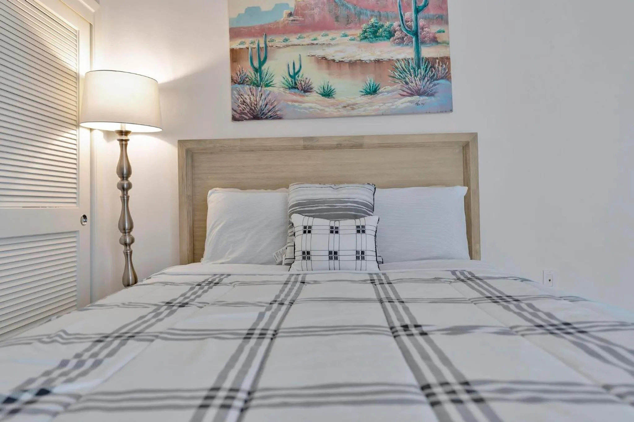 Bed in 1 Luxury Apartment