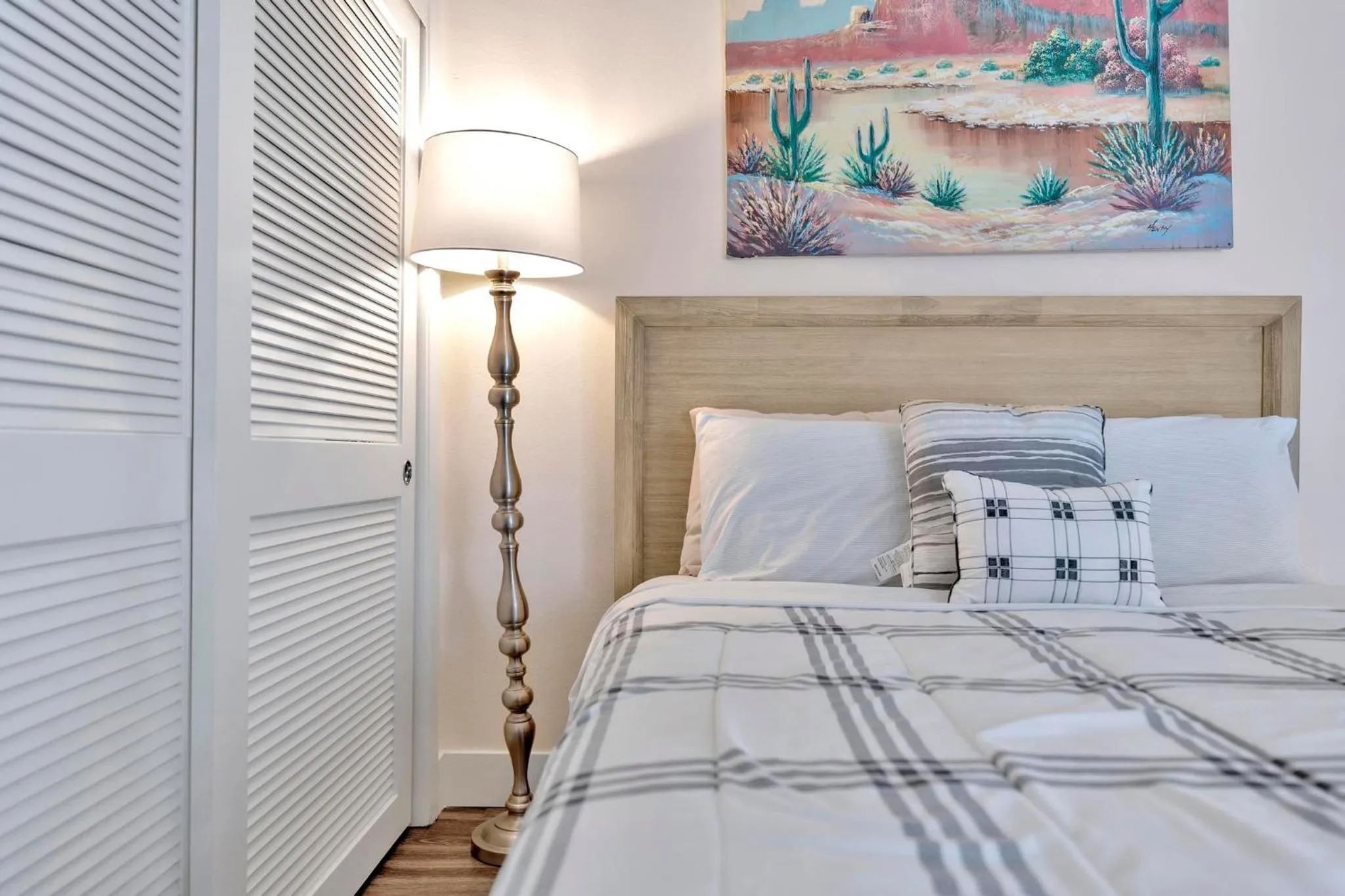 Bed in 1 Luxury Apartment