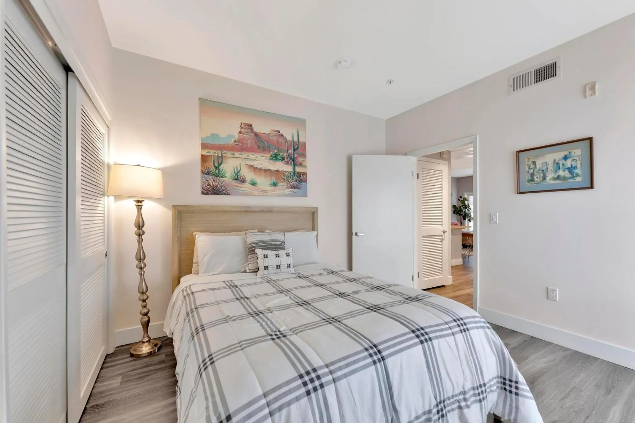 Bed in 1 Luxury Apartment