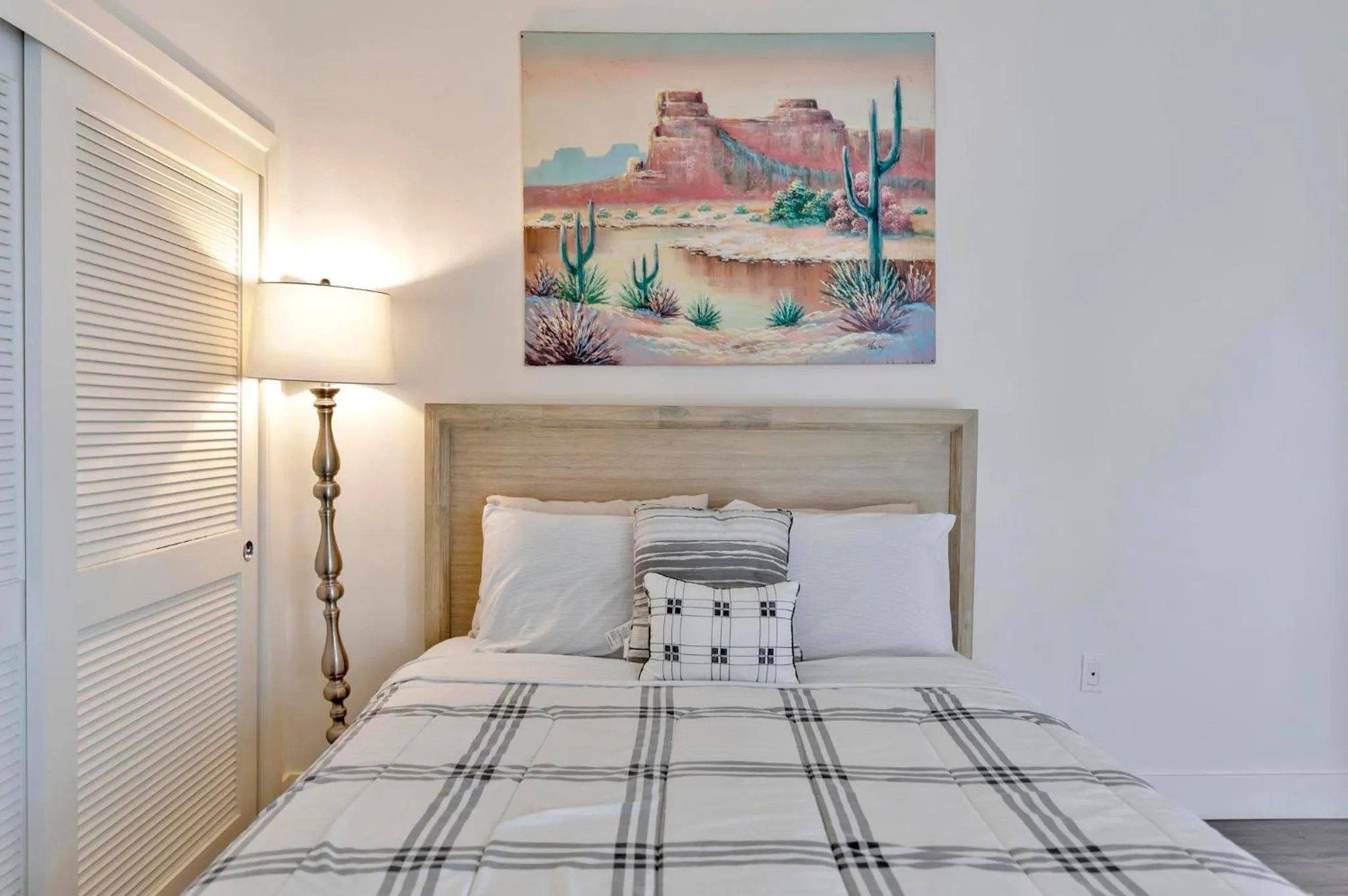 Bed in 1 Luxury Apartment