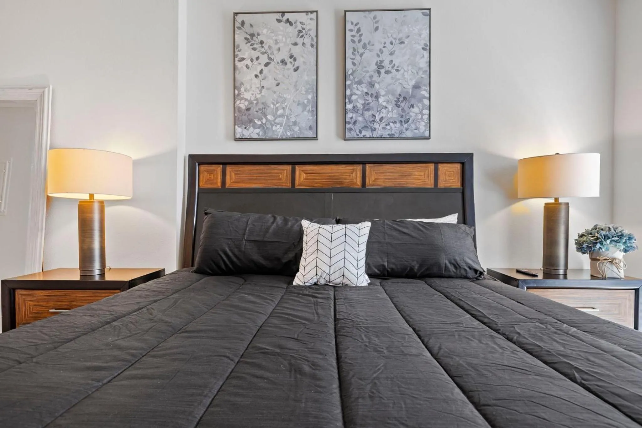 Bed in 1 Luxury Apartment