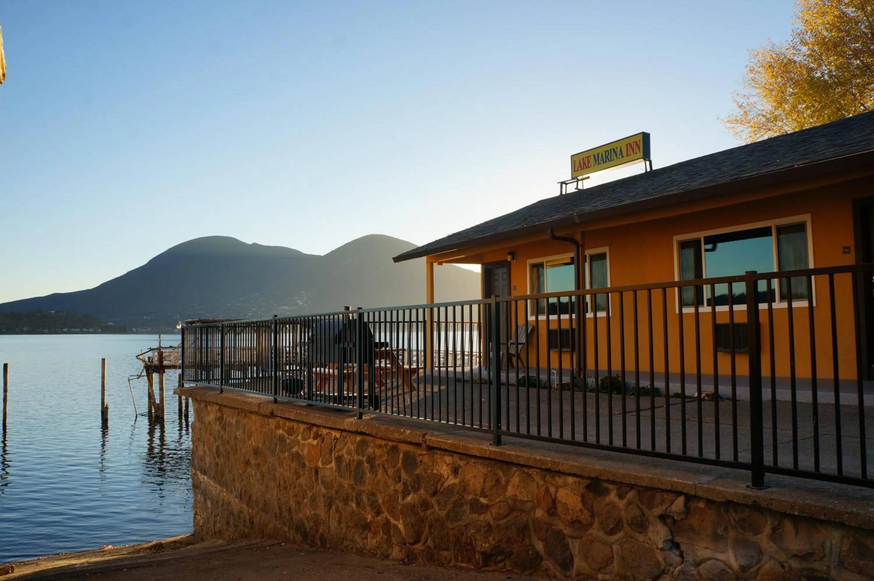 Property building in Lake Marina Inn