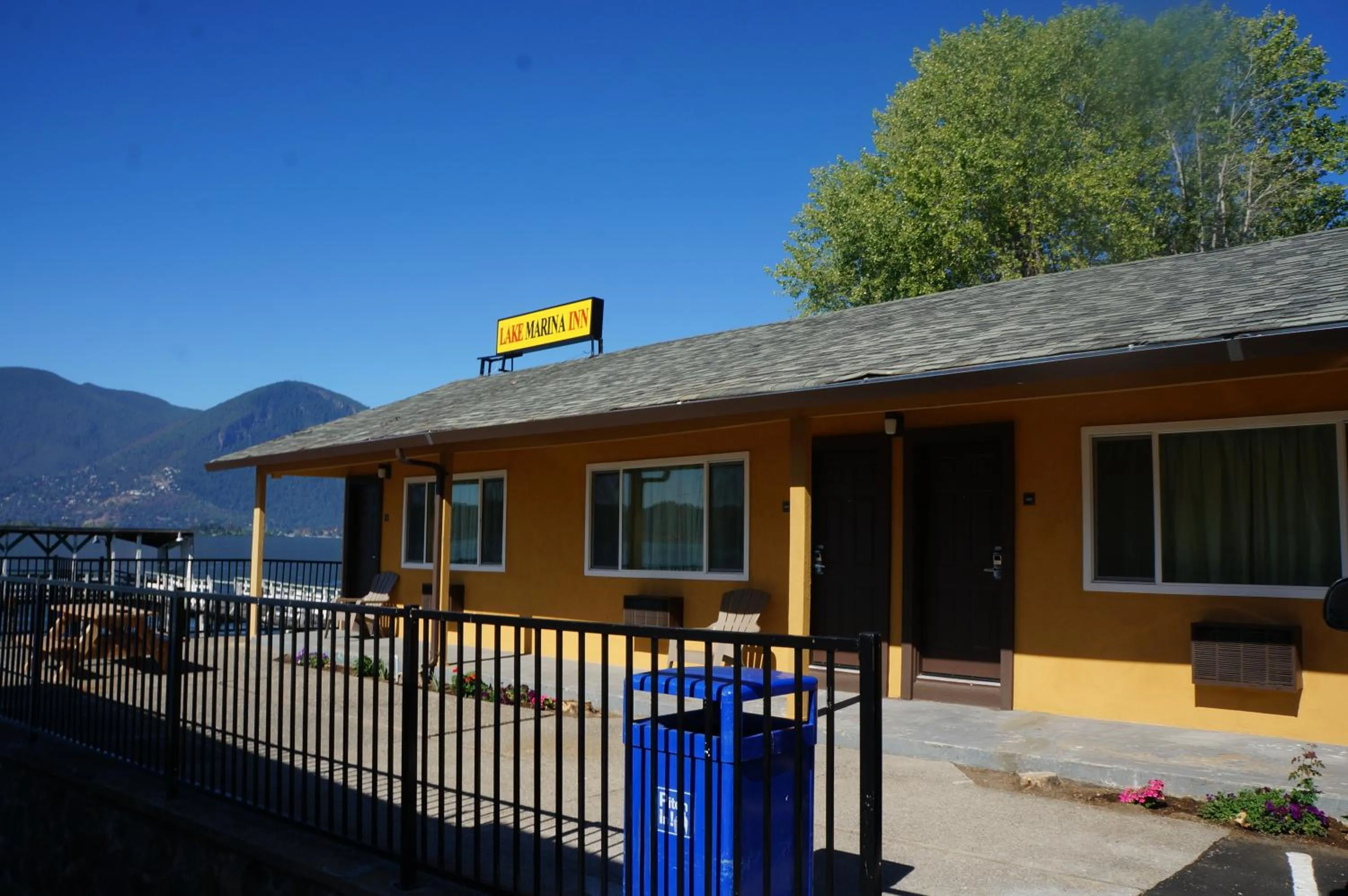 Property building in Lake Marina Inn