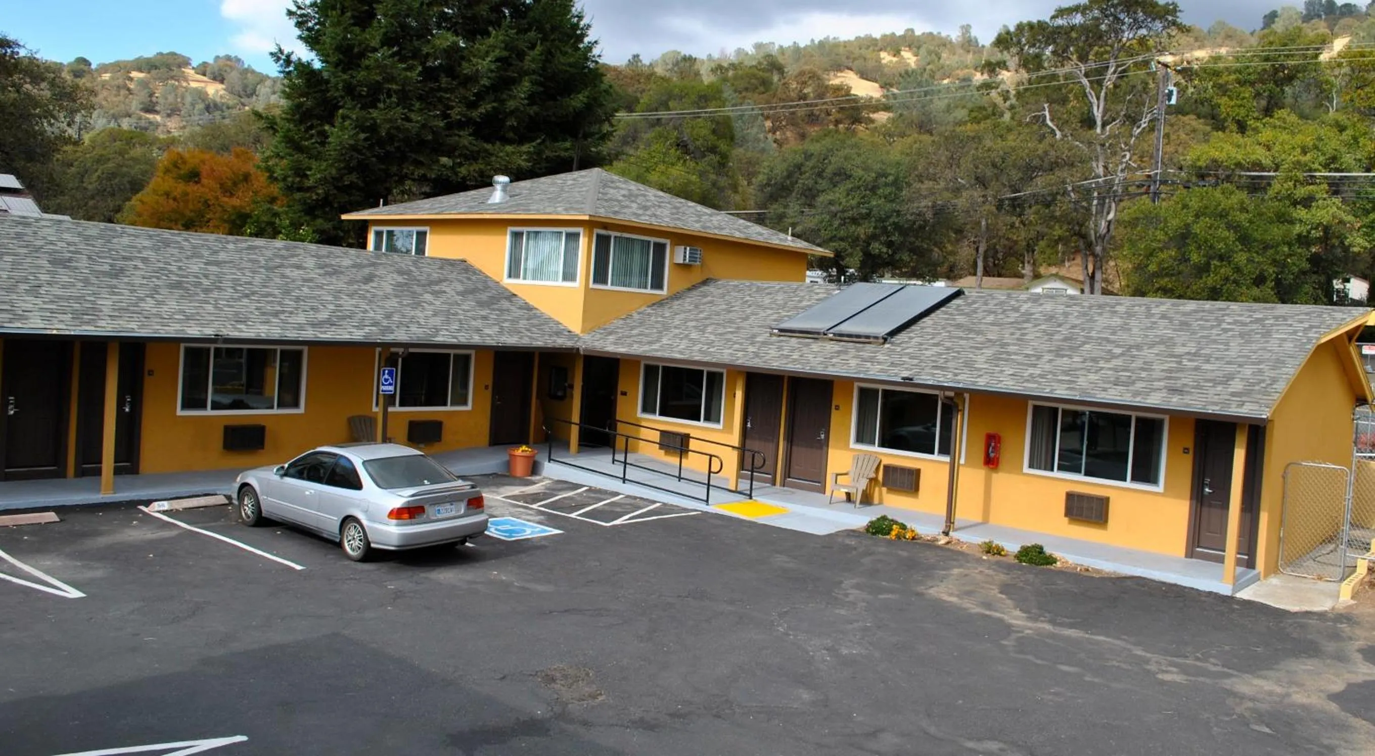 Property building in Lake Marina Inn