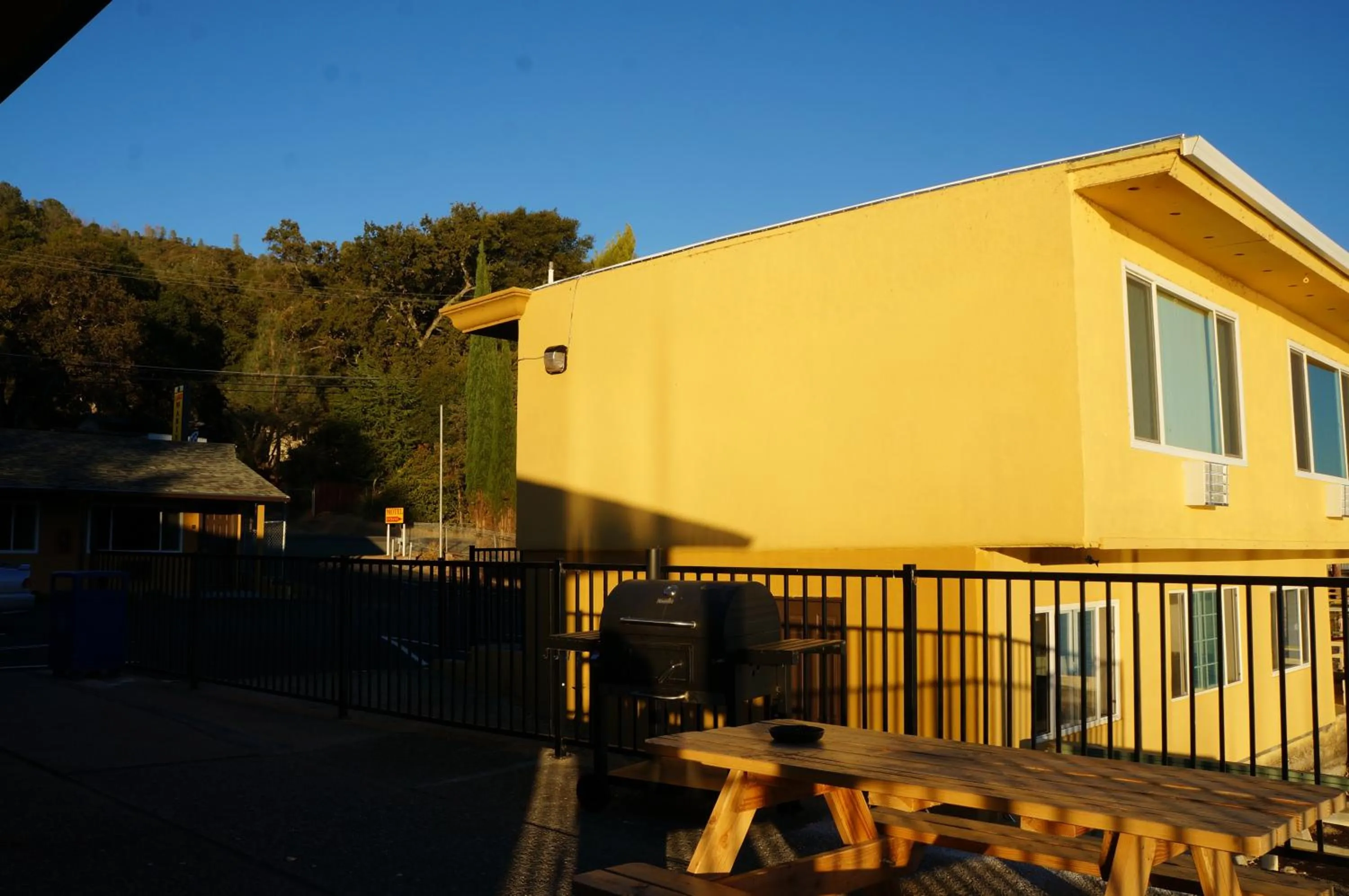 Property building in Lake Marina Inn