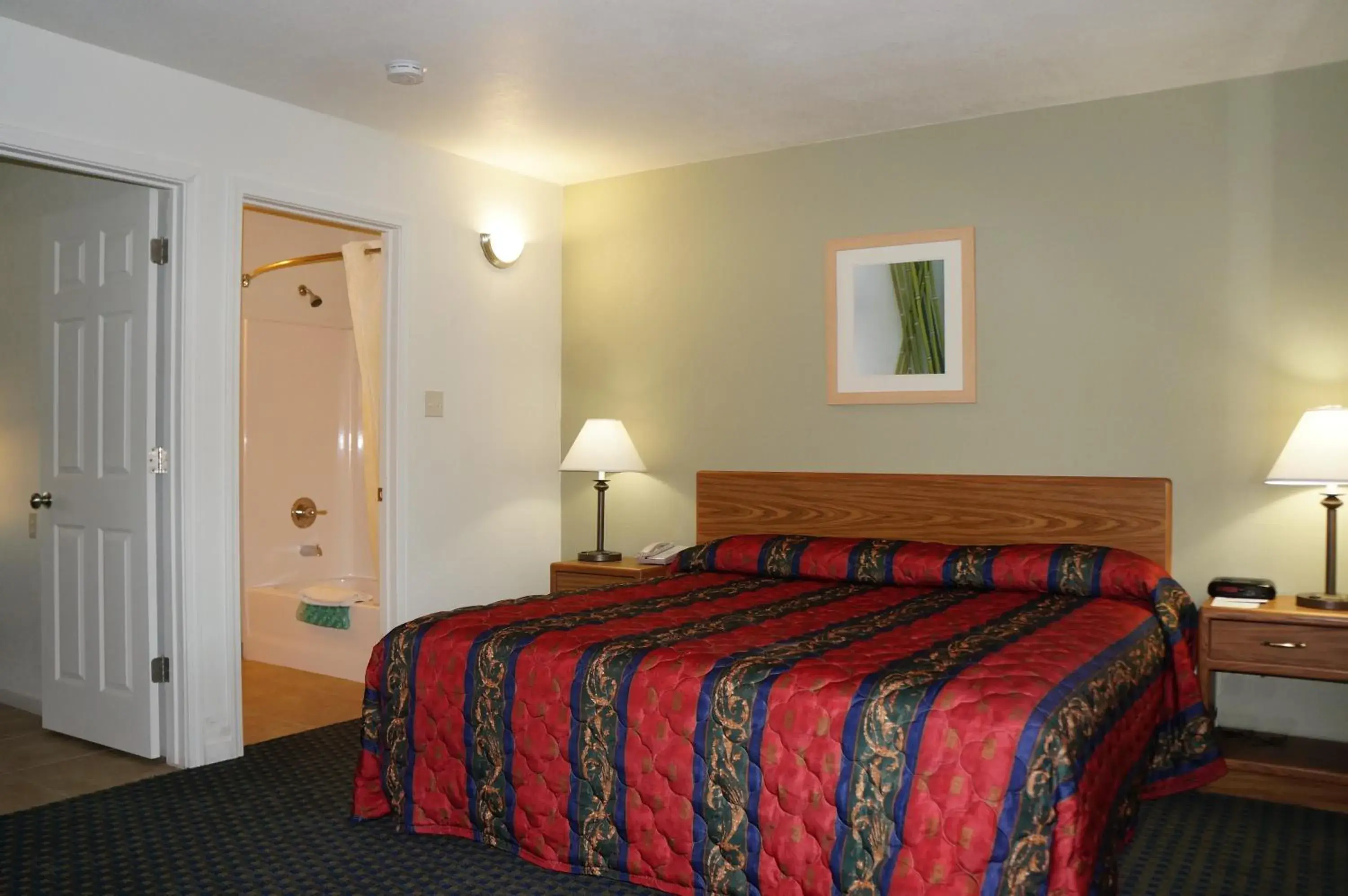 King Room - single occupancy in Lake Marina Inn King Room - single occupancy in Lake Marina Inn