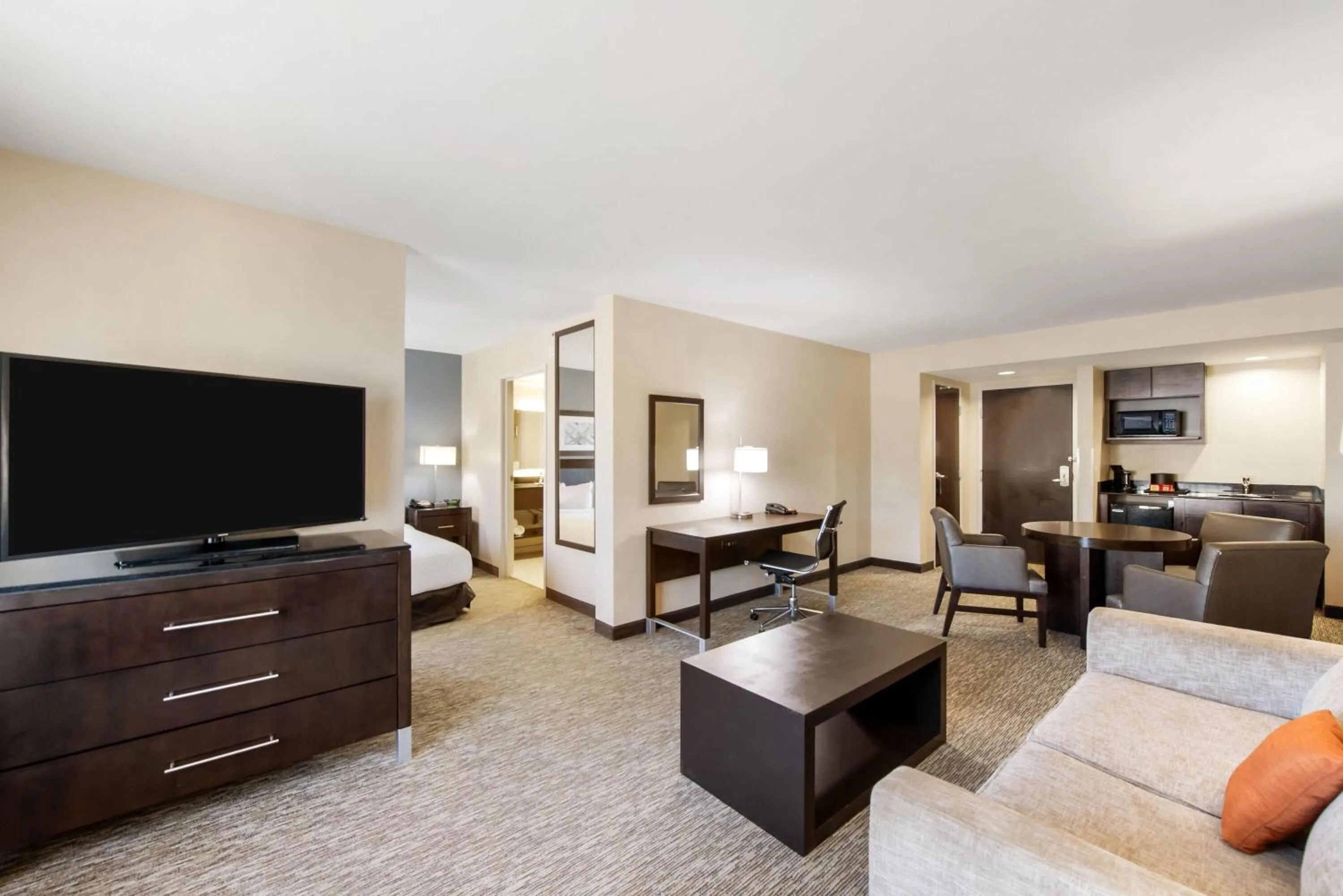 Photo of the whole room in Wingate Slidell New Orleans