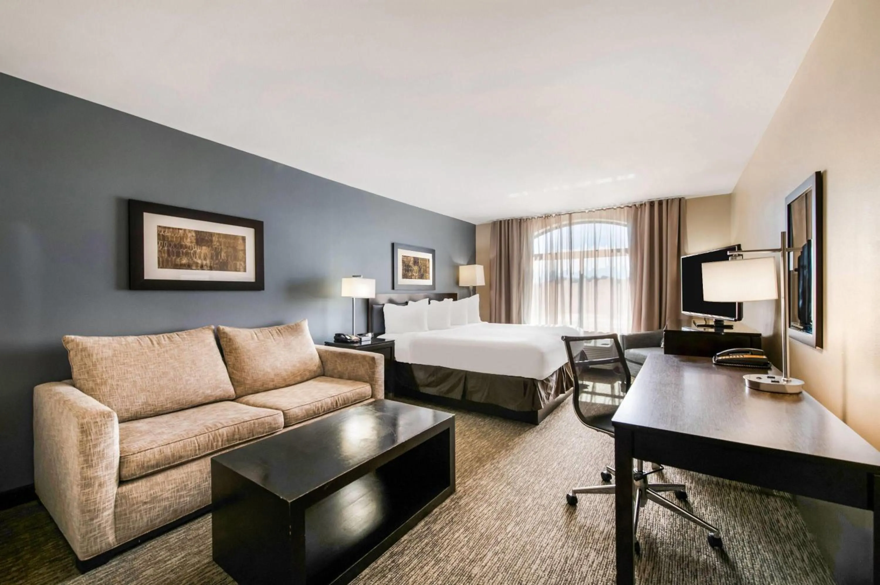 Bed in Wingate Slidell New Orleans