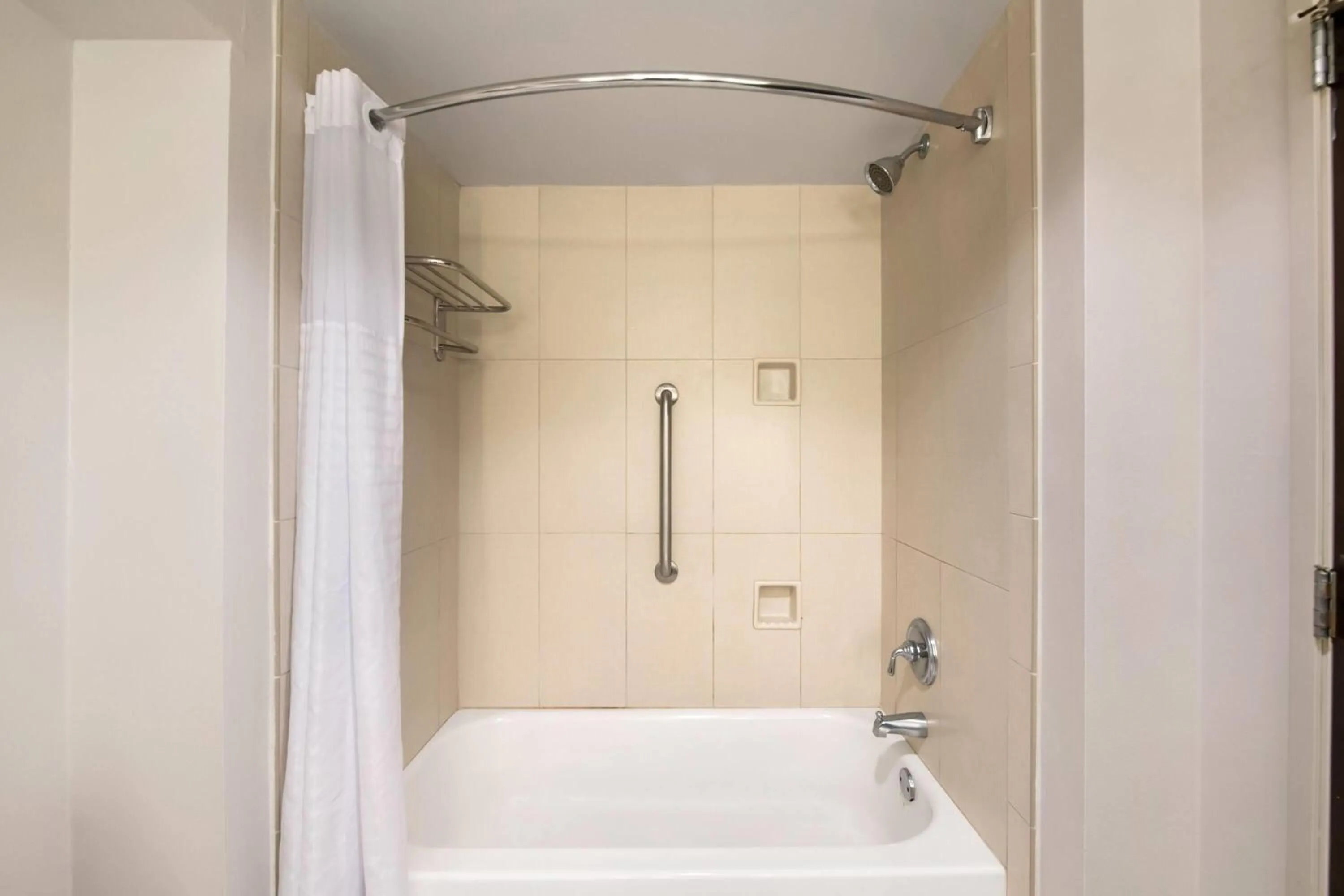 Bathroom in Wingate Slidell New Orleans