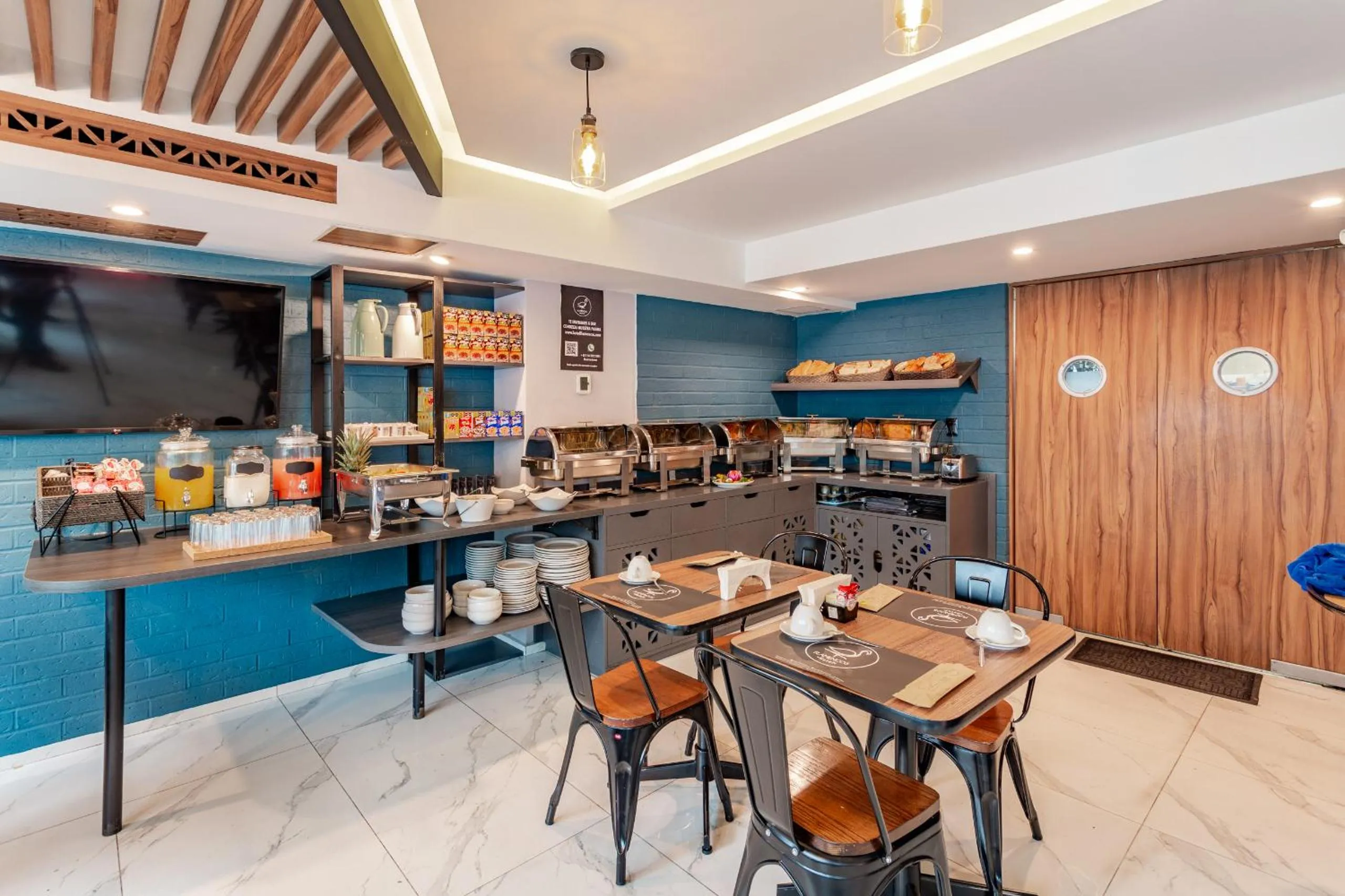 Restaurant/places to eat in Hotel Flamencos Centro Histórico