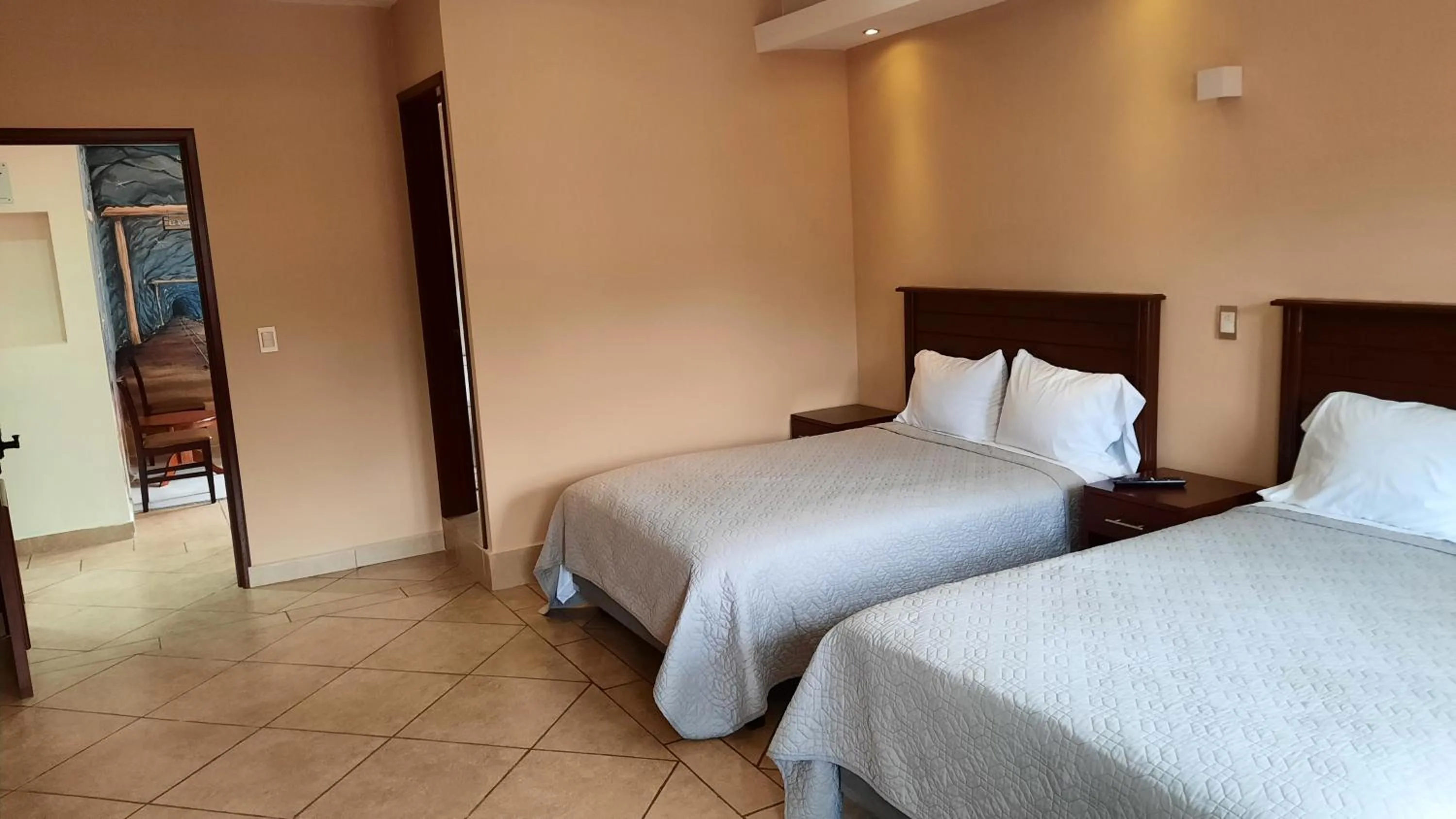 Photo of the whole room, Bed in Suites Del Risco