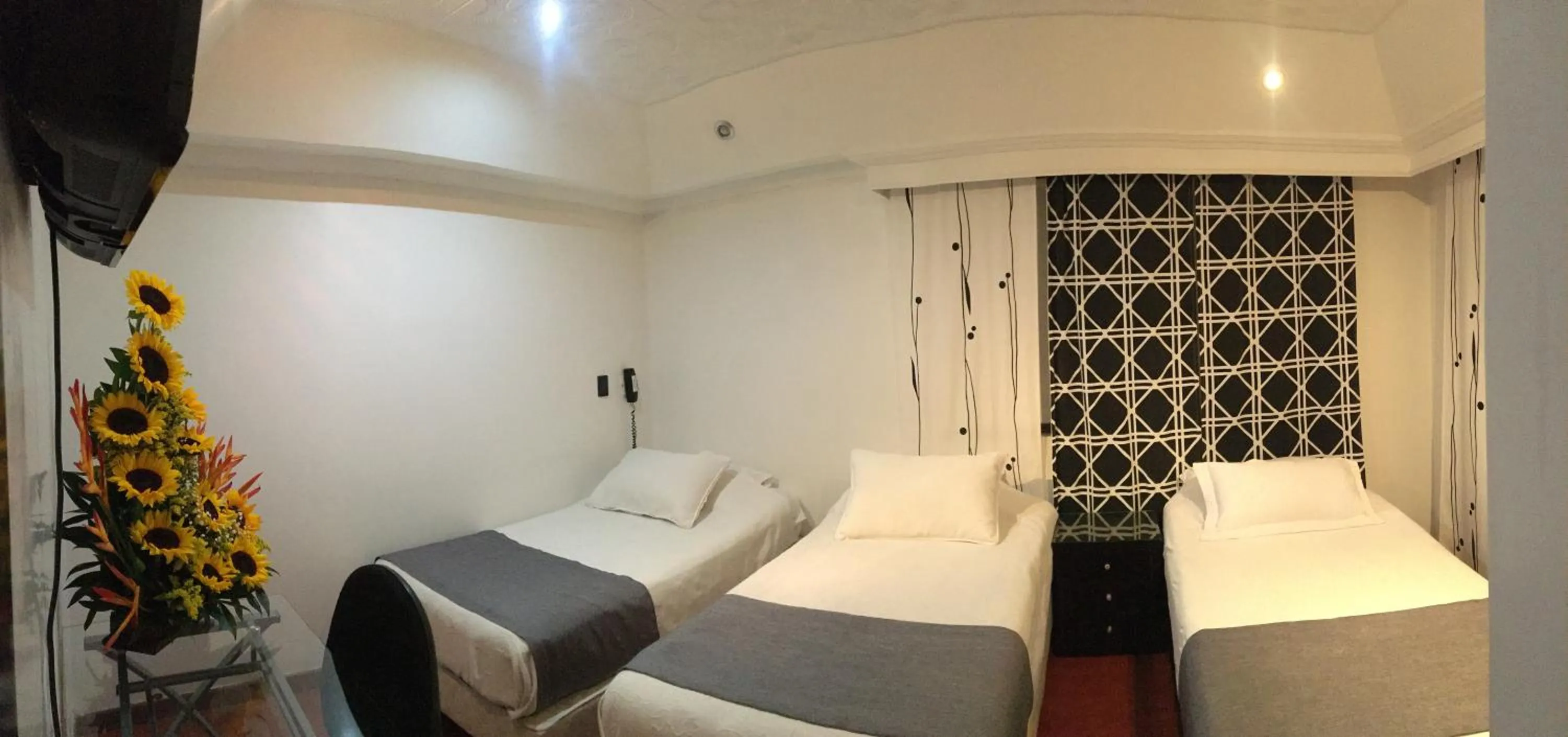 Bed in Hotel Ejecutivo Embajada