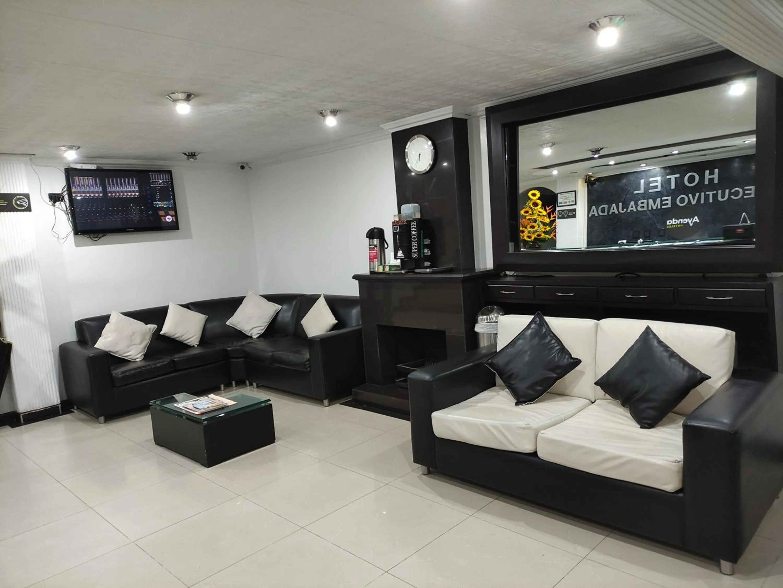 Living room in Hotel Ejecutivo Embajada