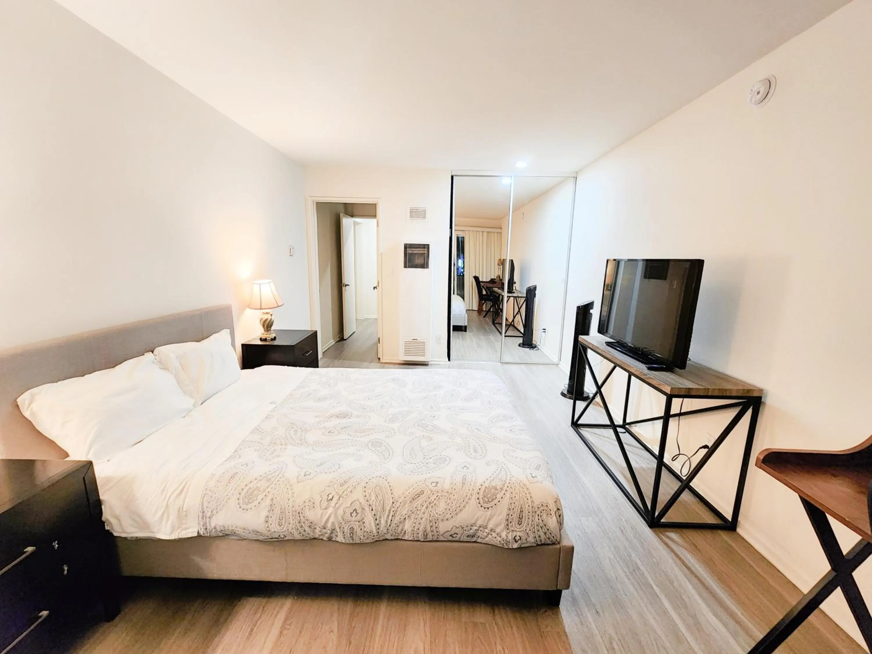 Bed in StaysPro - Executive Santa Monica Suites