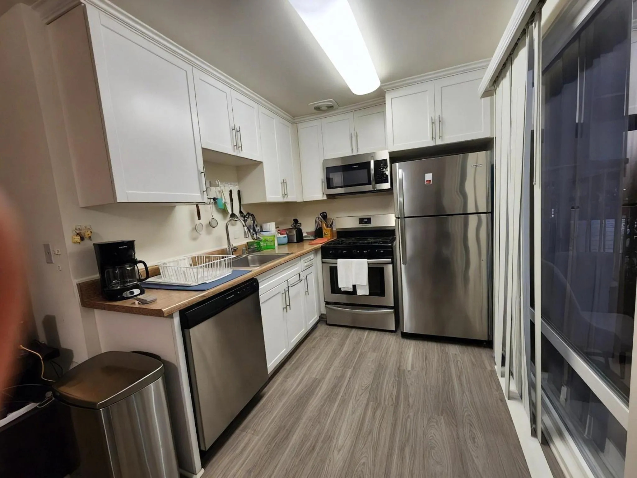 Kitchen or kitchenette in StaysPro - Executive Santa Monica Suites