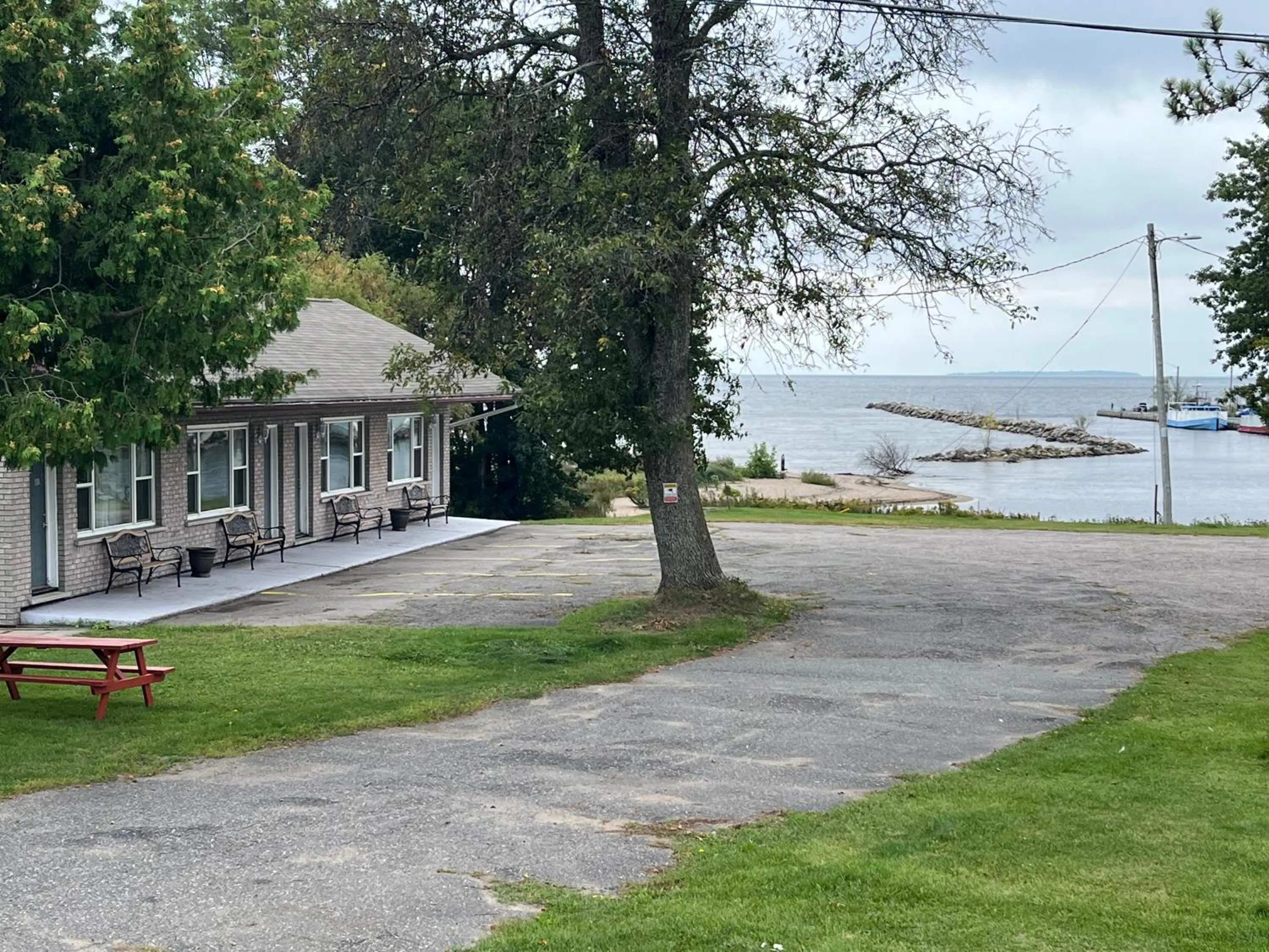 Lake view in Old Mill Motel