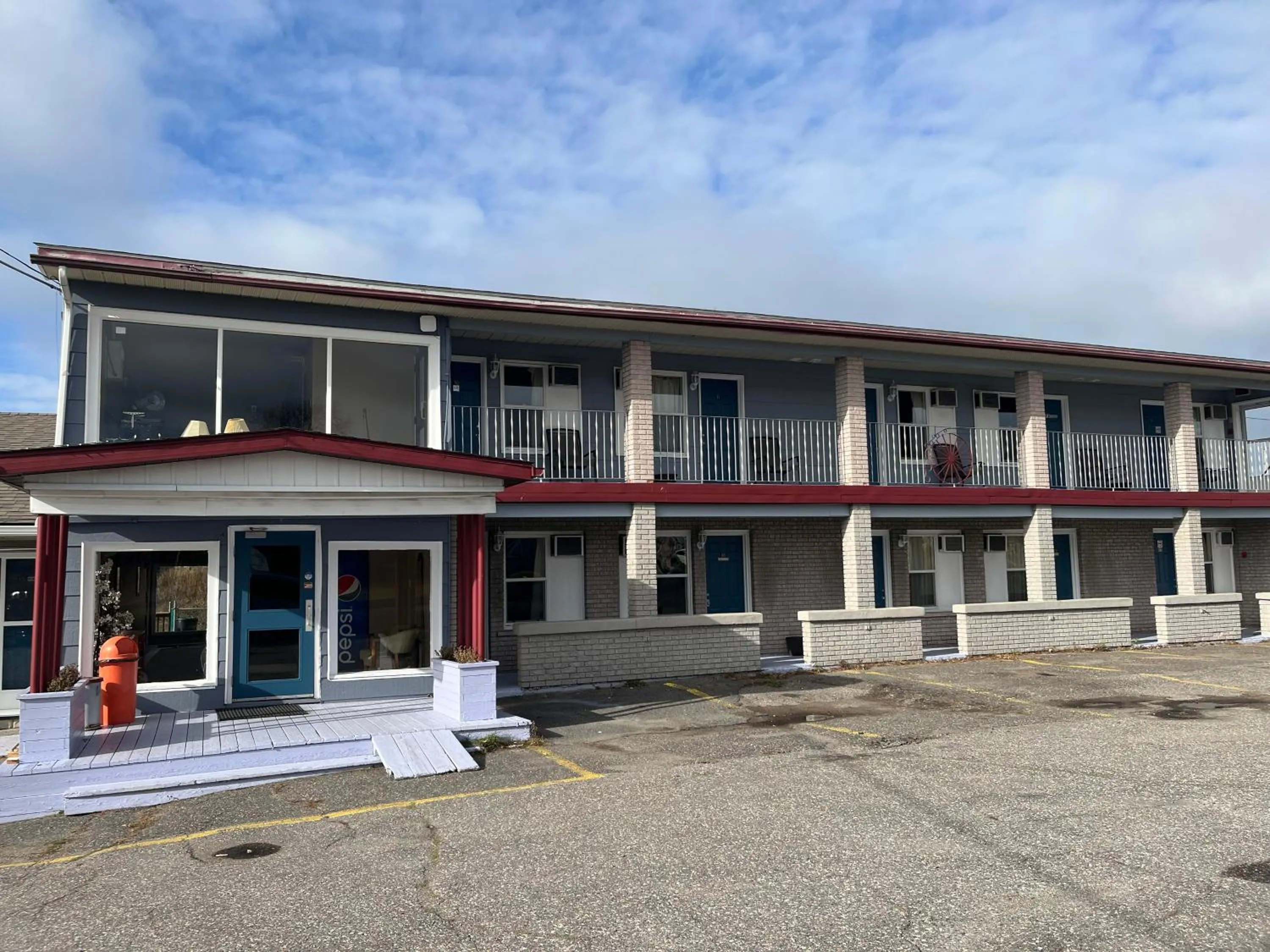 Property building in Old Mill Motel