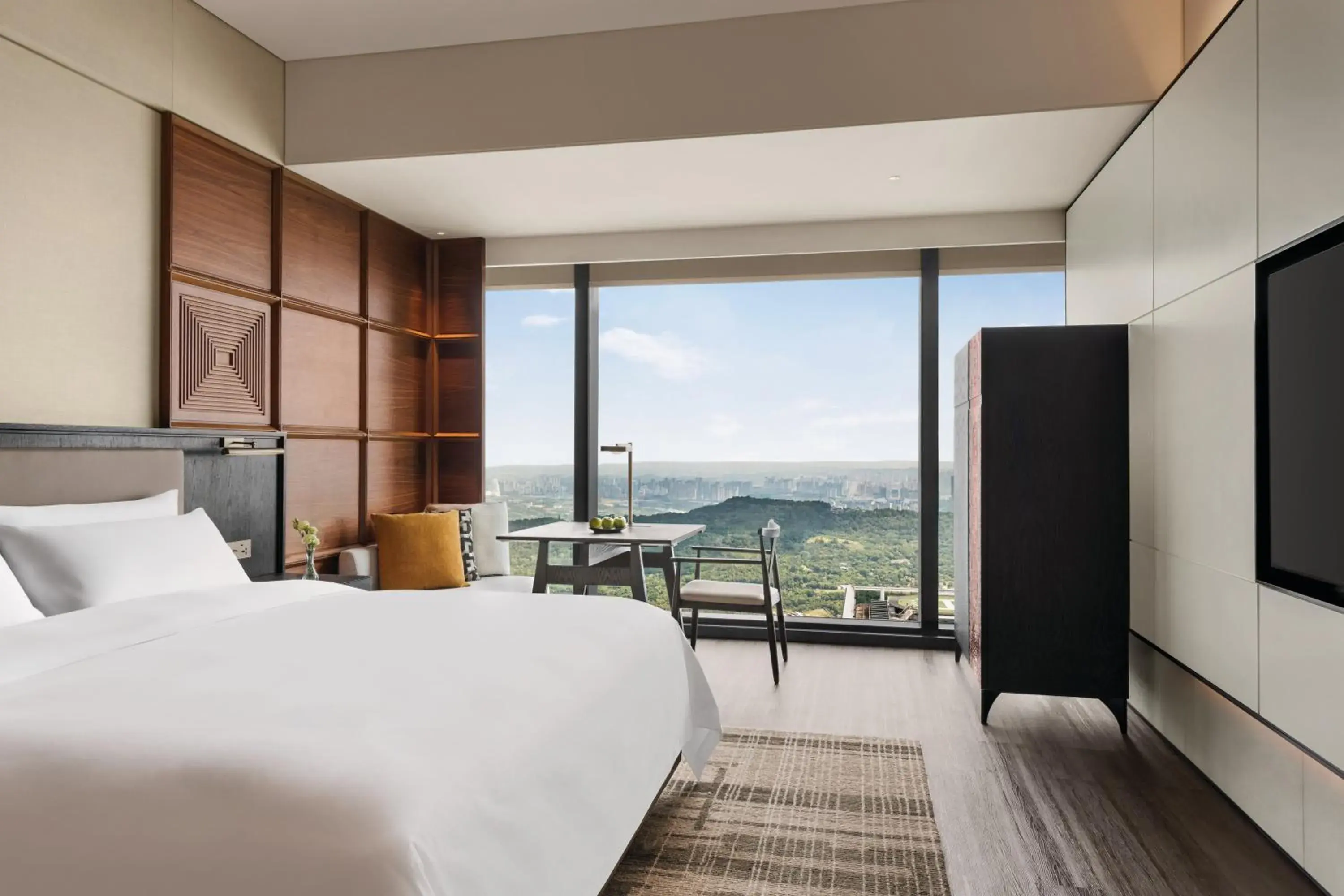 Landmark view, Bed in Shangri-La Nanning - The tallest hotel worldwide in Shangri-La Group Landmark view, Bed in Shangri-La Nanning - The tallest hotel worldwide in Shangri-La Group