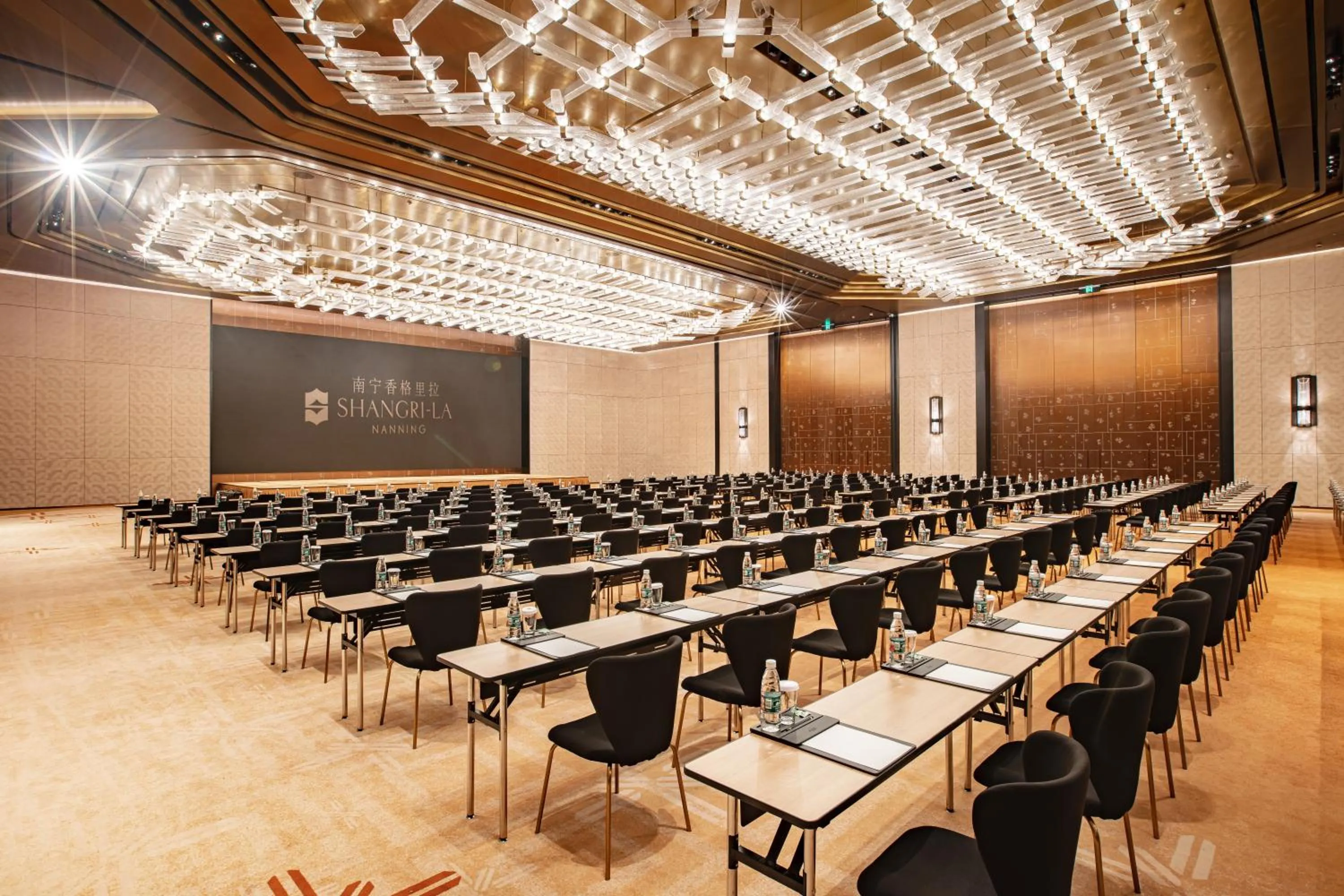 Meeting/conference room in Shangri-La Nanning - The tallest hotel worldwide in Shangri-La Group