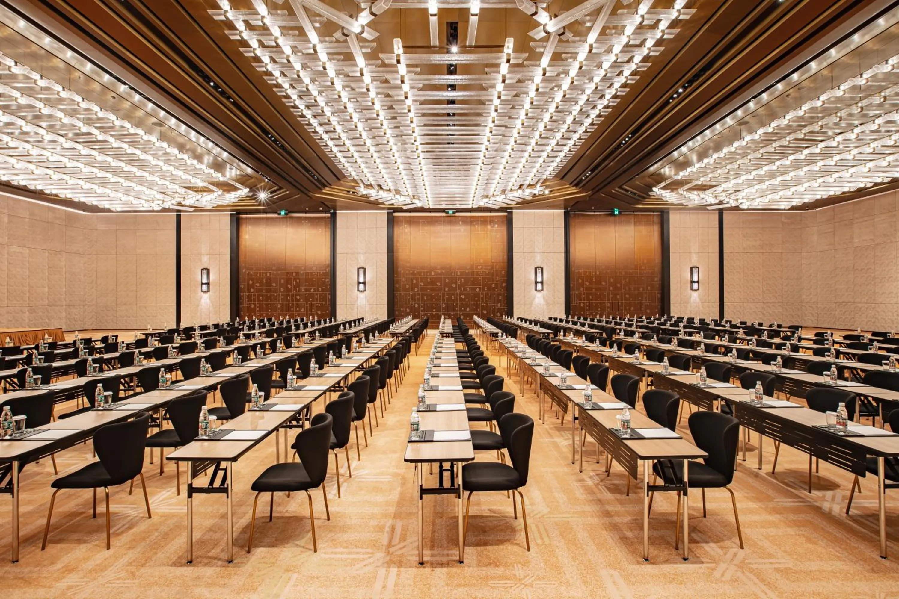 Meeting/conference room in Shangri-La Nanning - The tallest hotel worldwide in Shangri-La Group