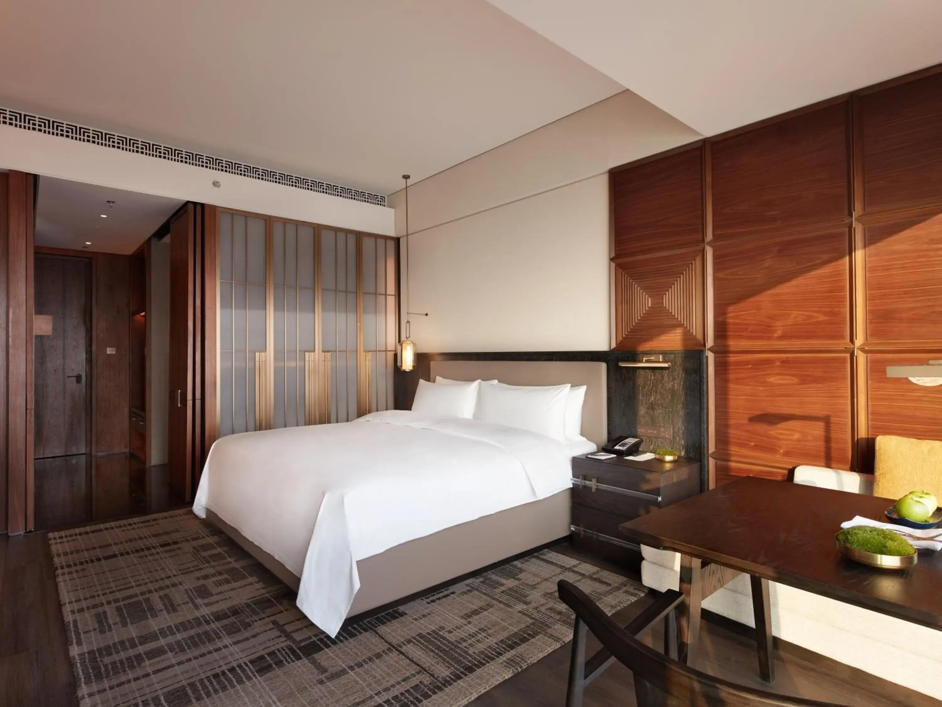 Photo of the whole room, Bed in Shangri-La Nanning - The tallest hotel worldwide in Shangri-La Group Photo of the whole room, Bed in Shangri-La Nanning - The tallest hotel worldwide in Shangri-La Group