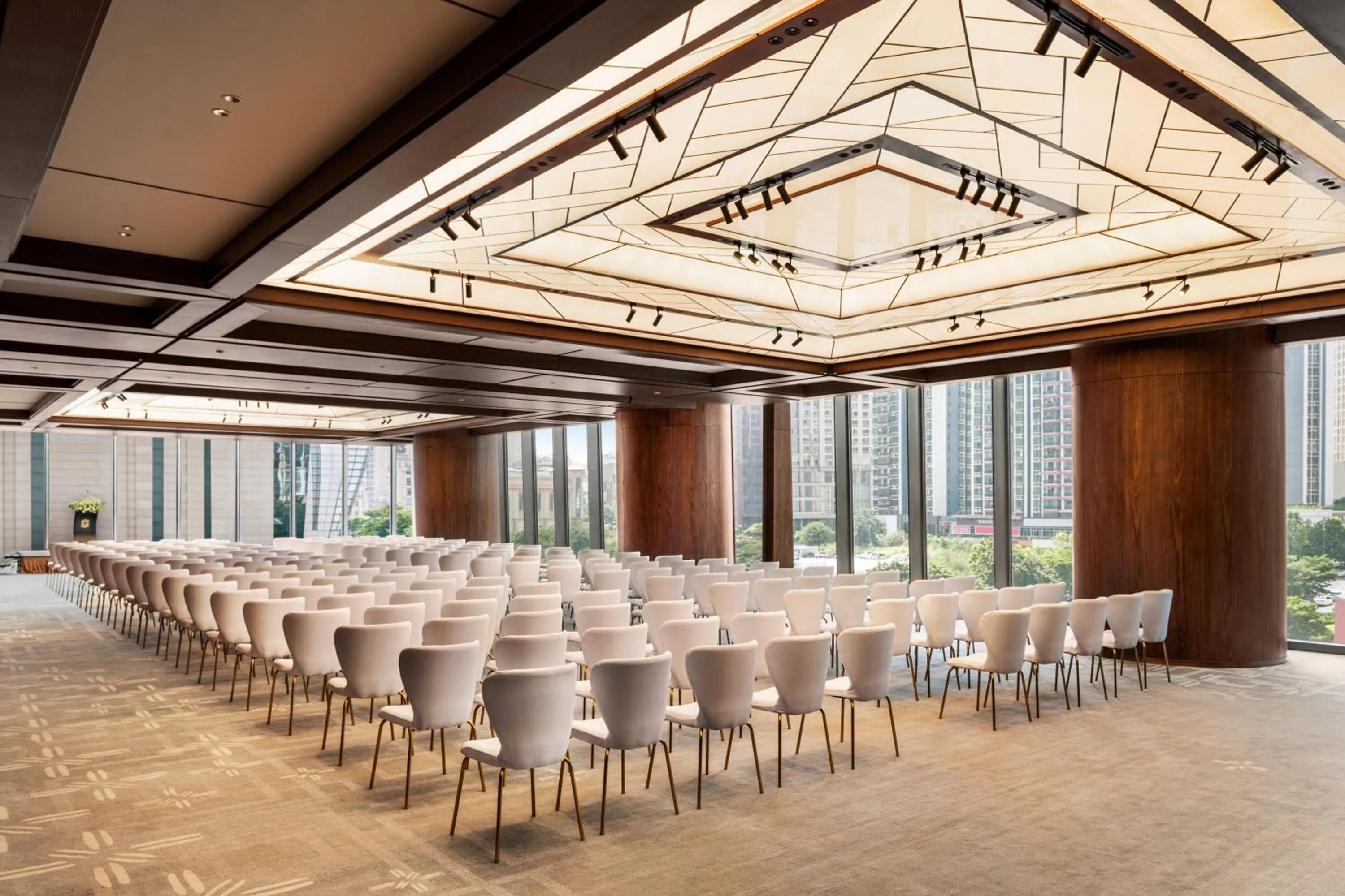 Meeting/conference room in Shangri-La Nanning - The tallest hotel worldwide in Shangri-La Group