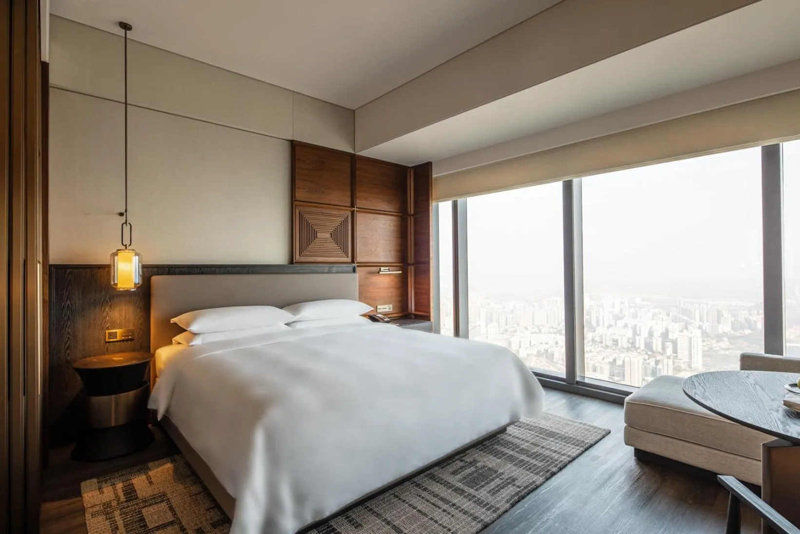 Photo of the whole room, Bed in Shangri-La Nanning - The tallest hotel worldwide in Shangri-La Group