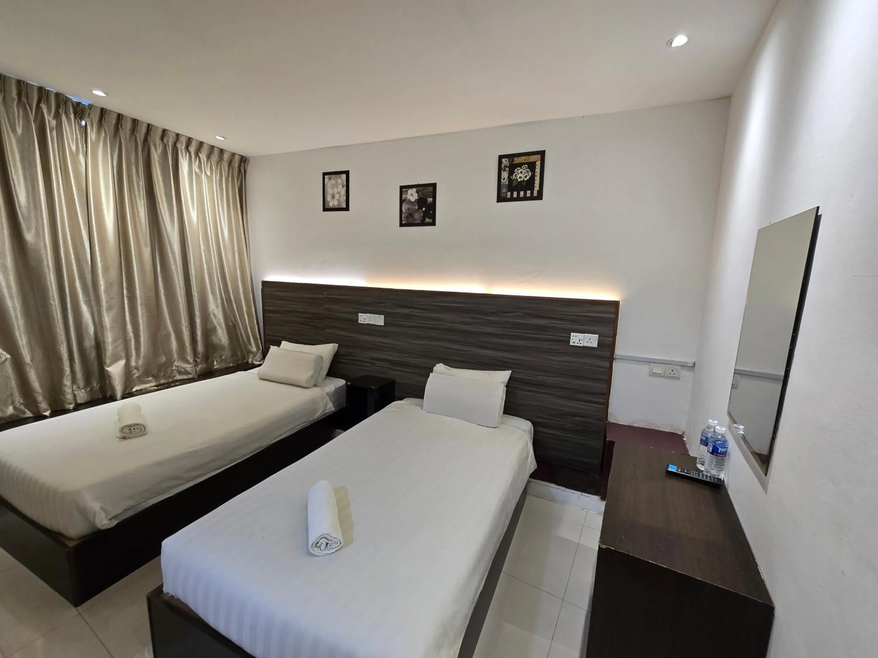 Bed in One Point Hotel