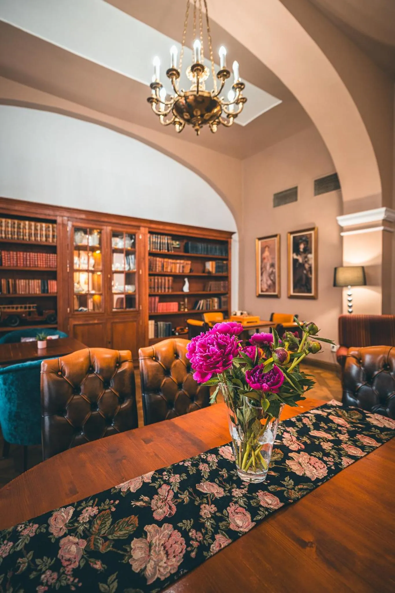 Library in Hotel Julian