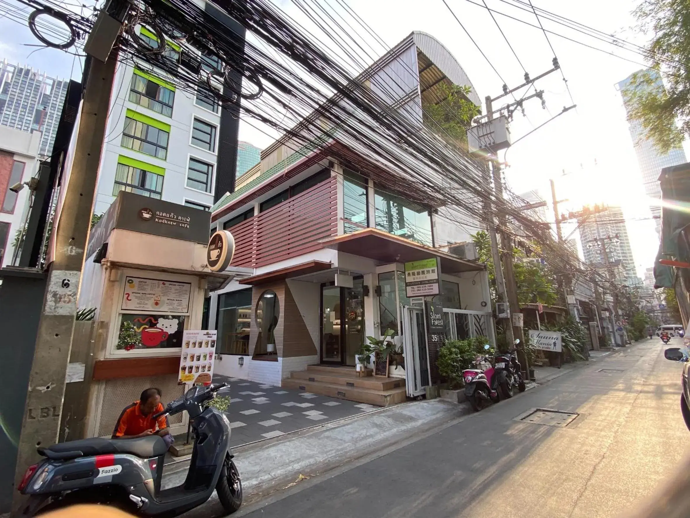 Property building in Silom Forest Exclusive Residence Property building in Silom Forest Exclusive Residence