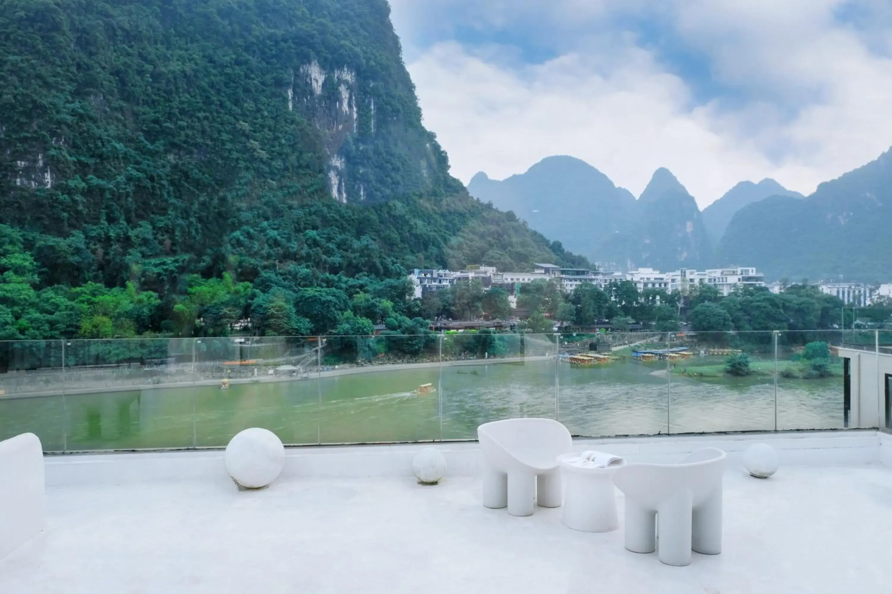 Mountain view in Ruoli Yangshuo Mountain view in Ruoli Yangshuo