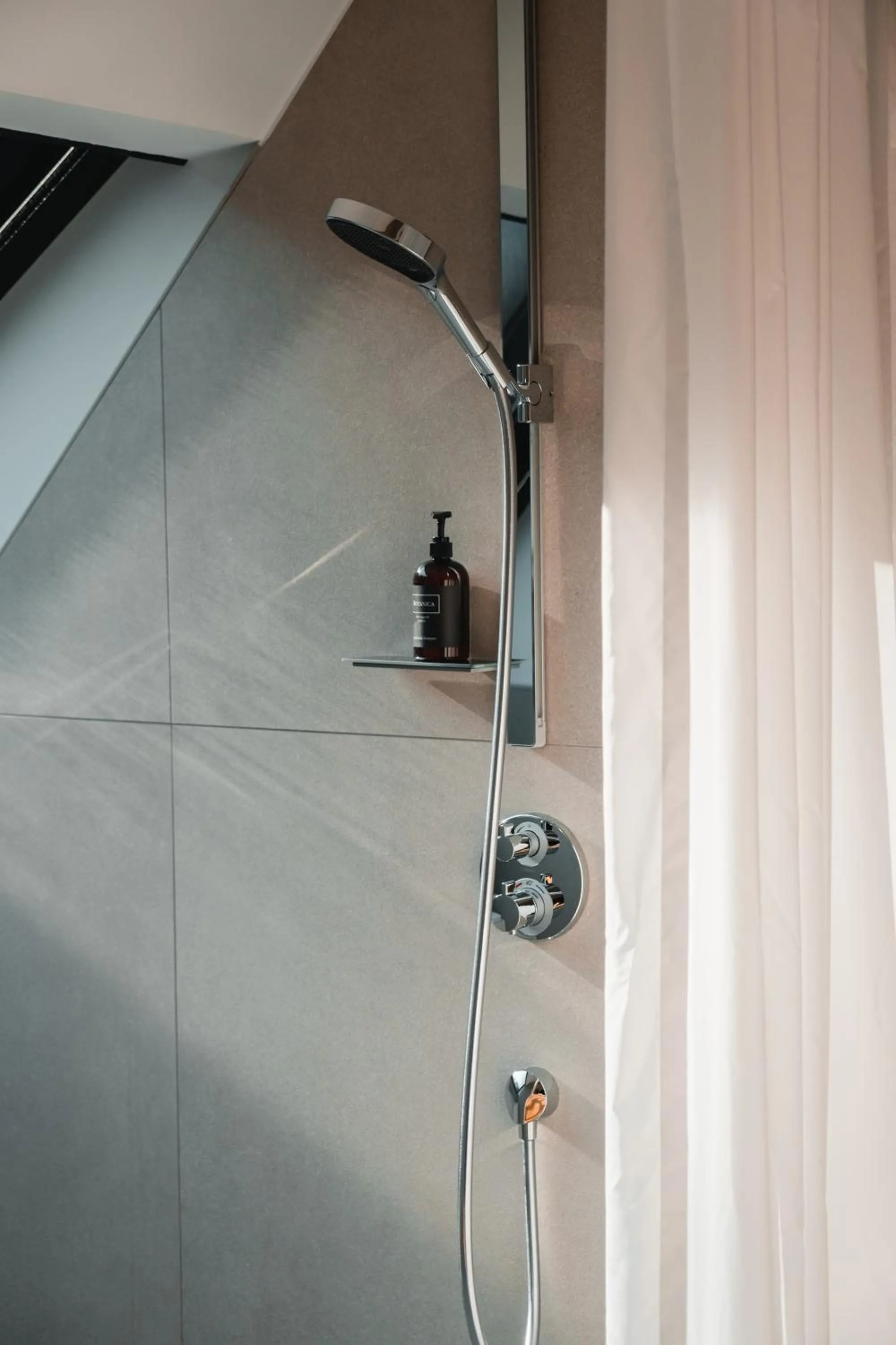 Shower in Hotel Munde