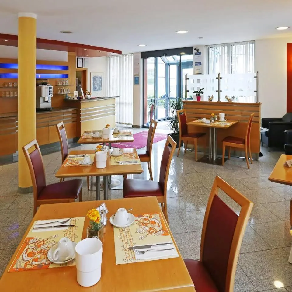Restaurant/places to eat in Hotel Graf Lehndorff zur Messe